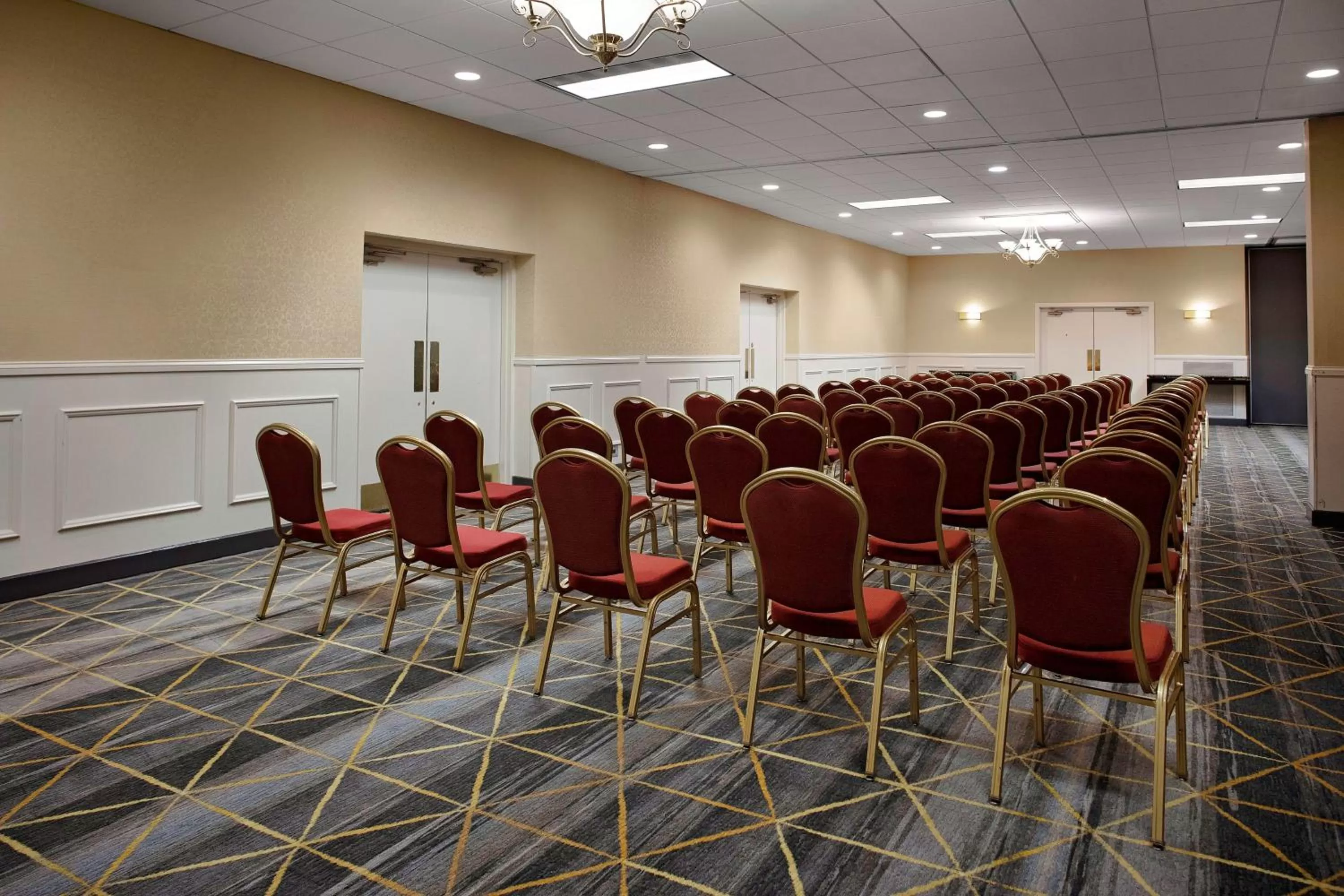 Meeting/conference room in Holiday Inn & Suites Boston Peabody by IHG