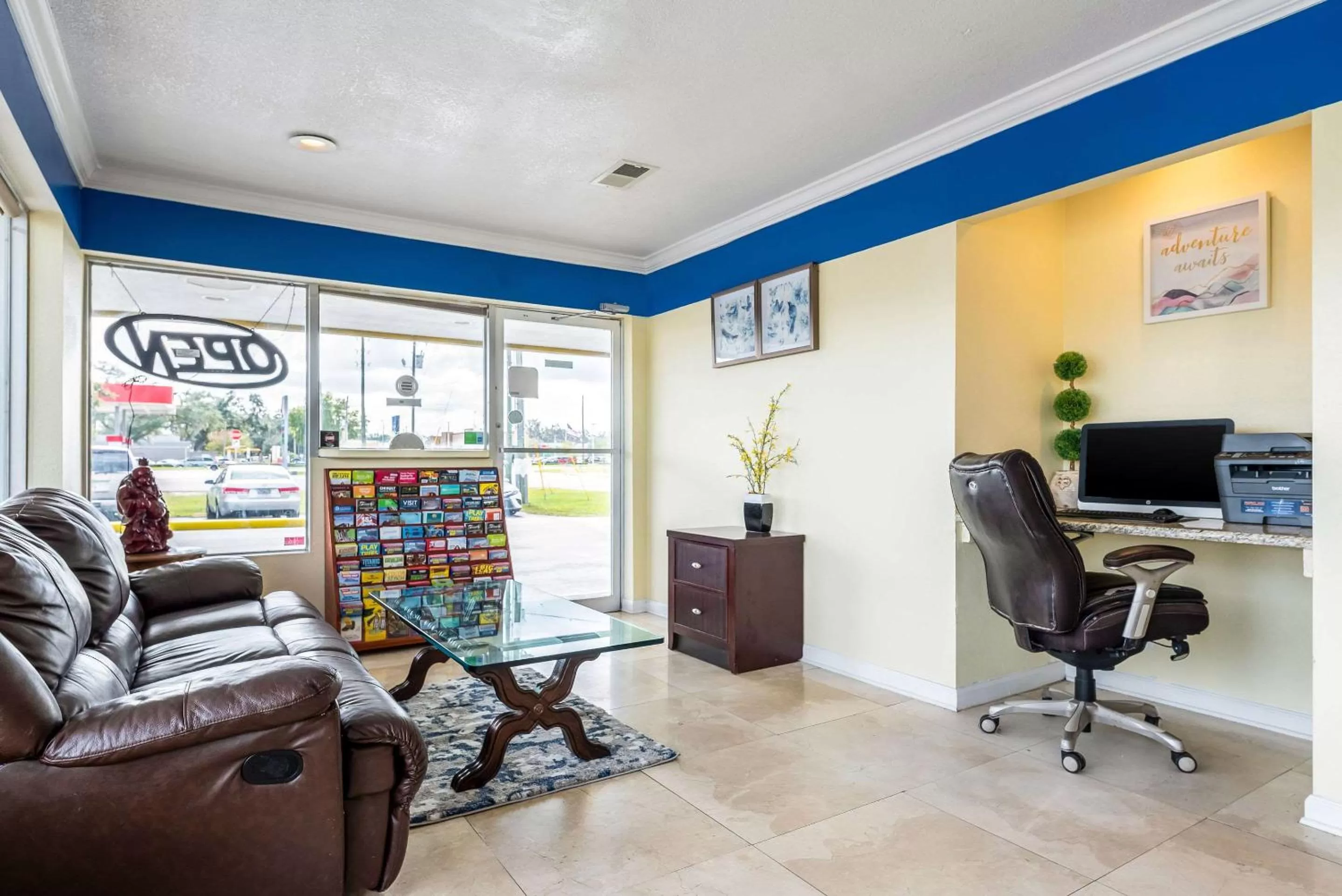 Lobby or reception in Rodeway Inn Bushnell