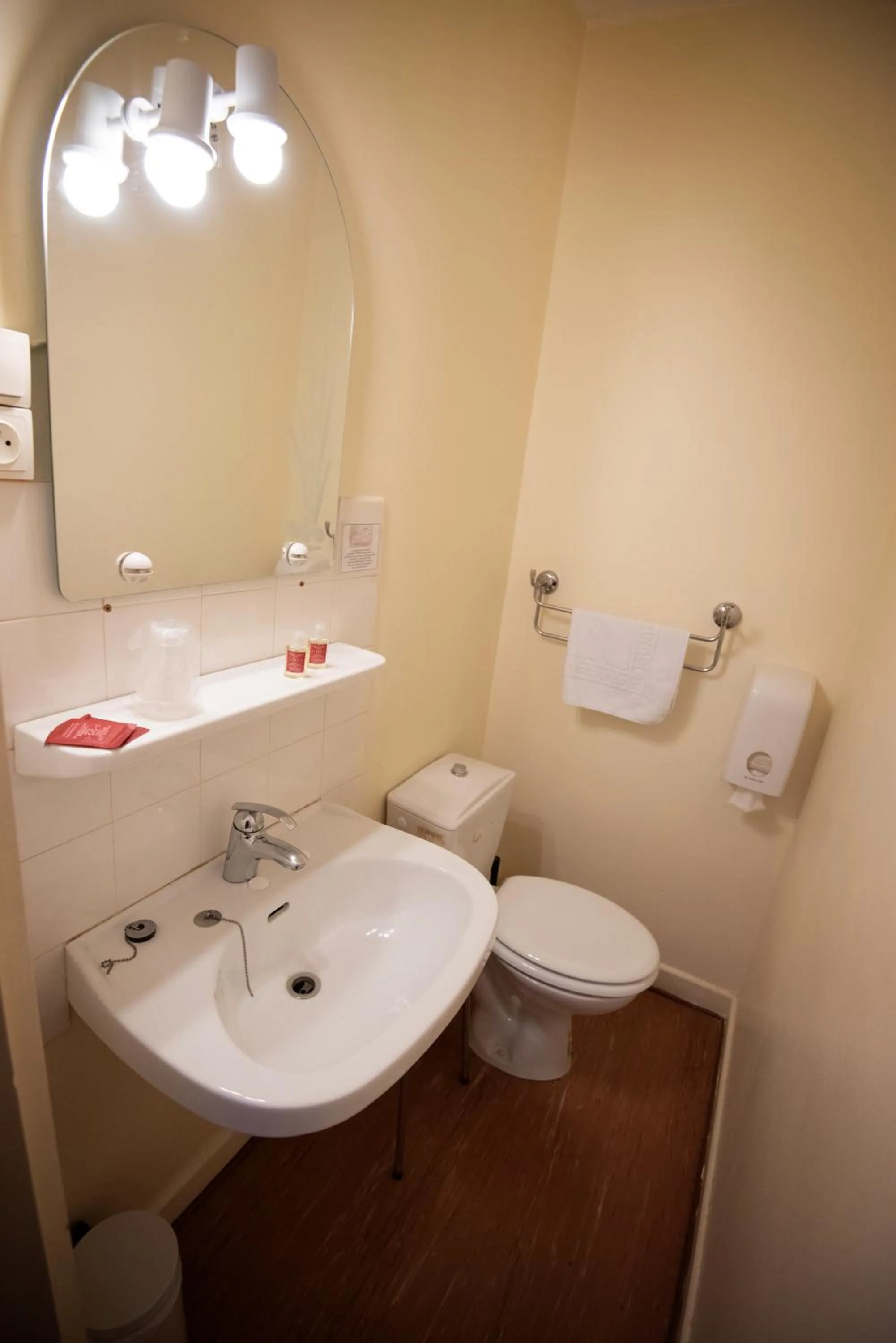 Bathroom in Hotel Restaurant Saint-Benoit