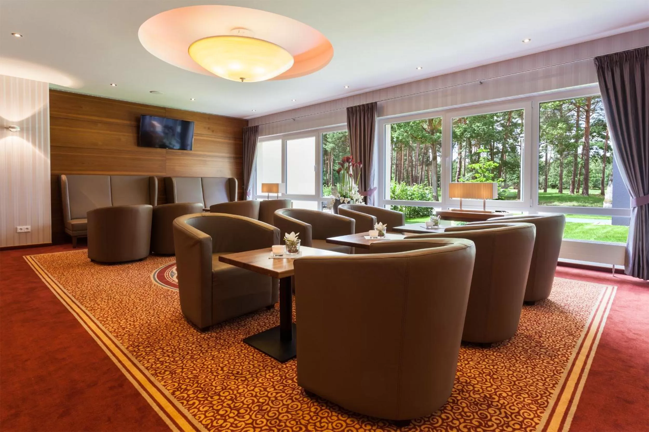 Communal lounge/ TV room in Morada Hotel Heidesee Gifhorn