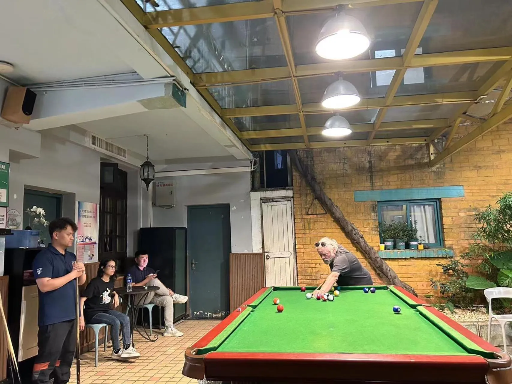 Activities in The Cloudland International Youth Hostel Close to the city center,15 min walks to the subway, Close to the night market, old street, green lake, English-speaking service, free Activity convenient payment and visa cards are accepted