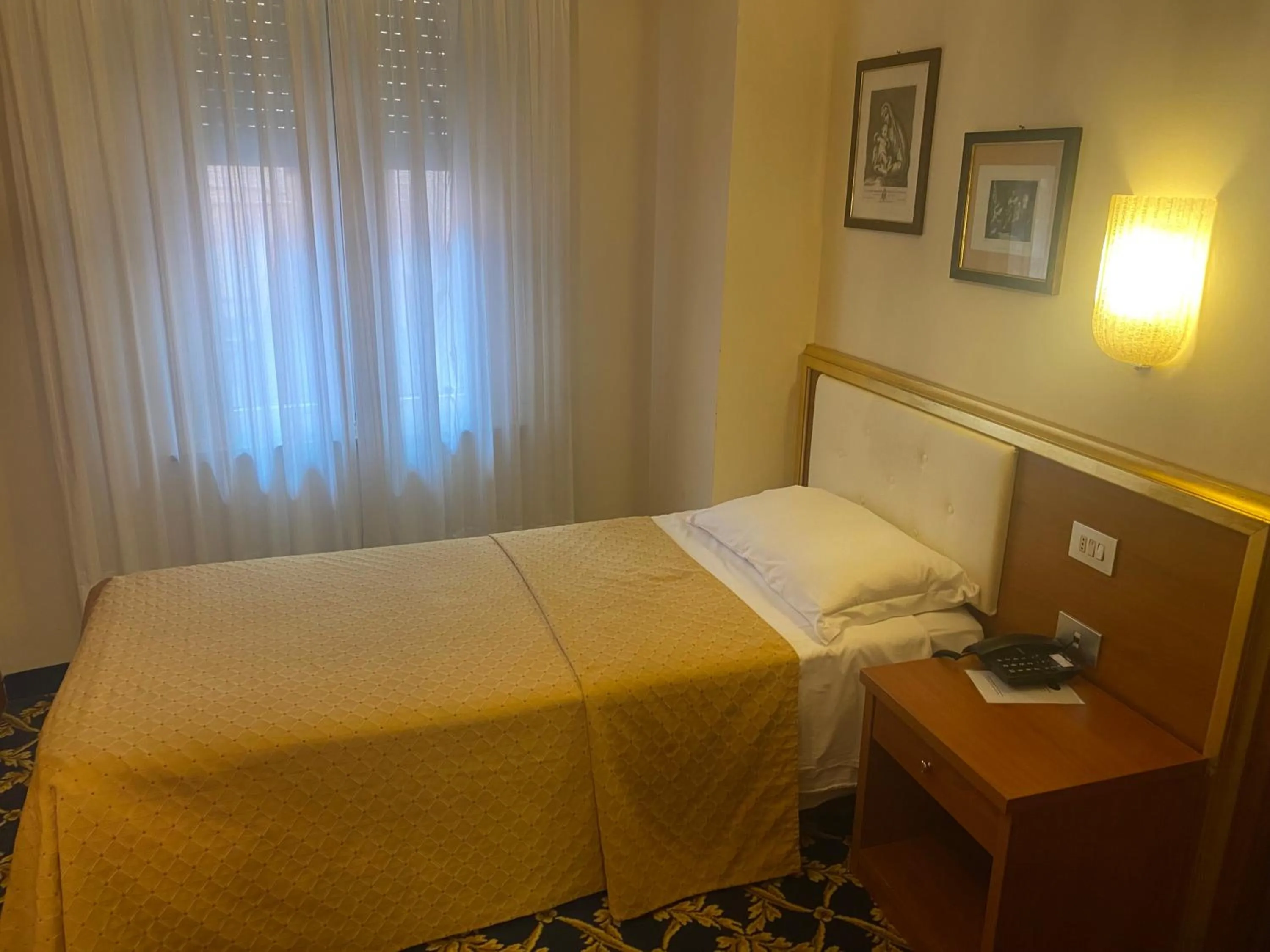 Bedroom, Bed in Hotel Milan Speranza Au Lac