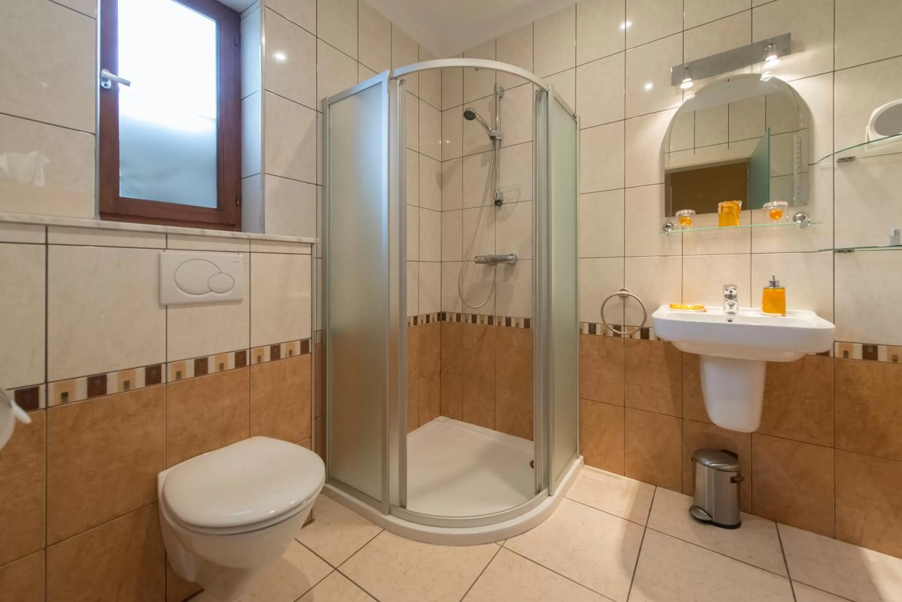 Shower in B&B Casa Roman & Vakantiewoning voor 1 pers tot max 32 personen