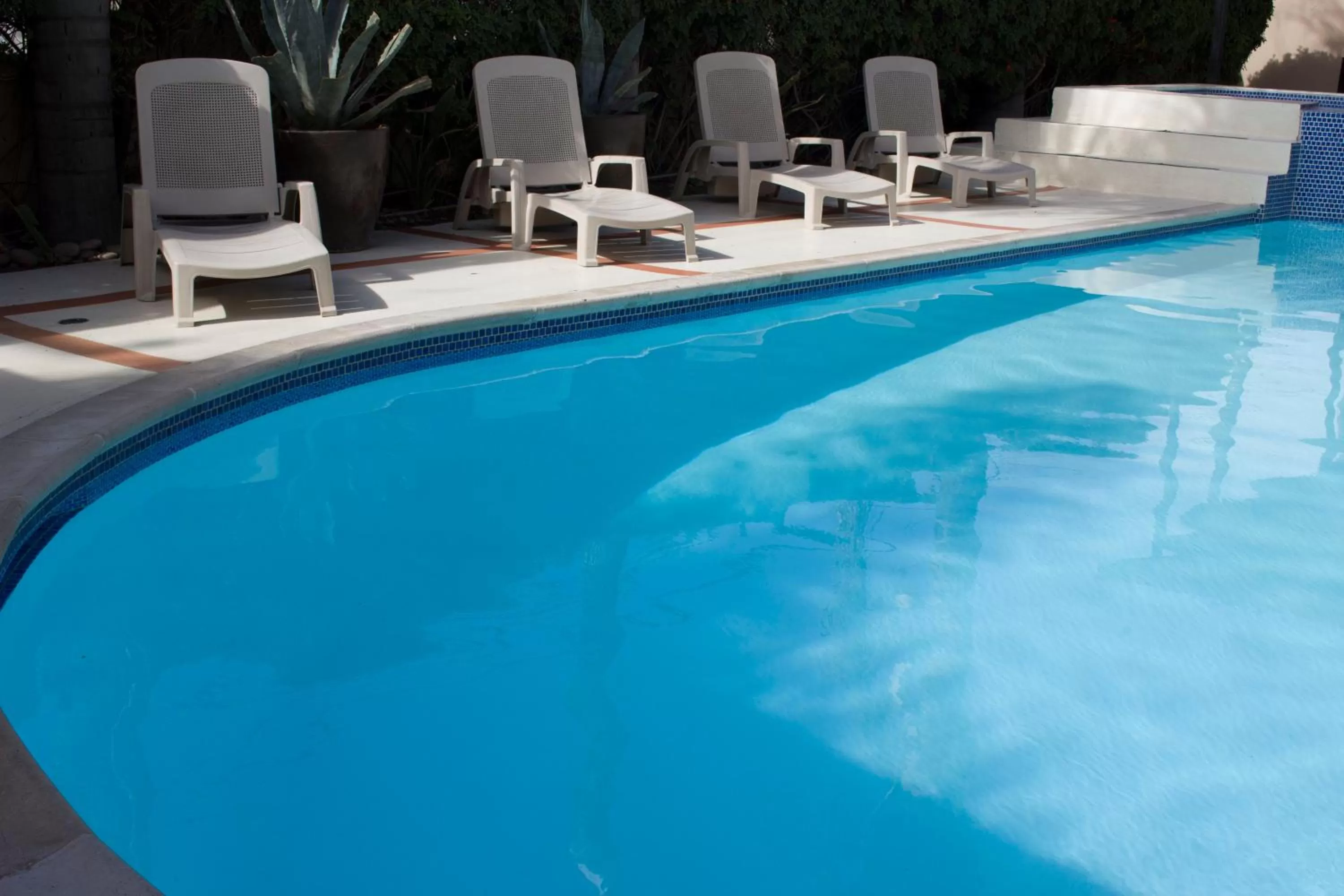 Swimming pool in Del Mar Inn Rosarito