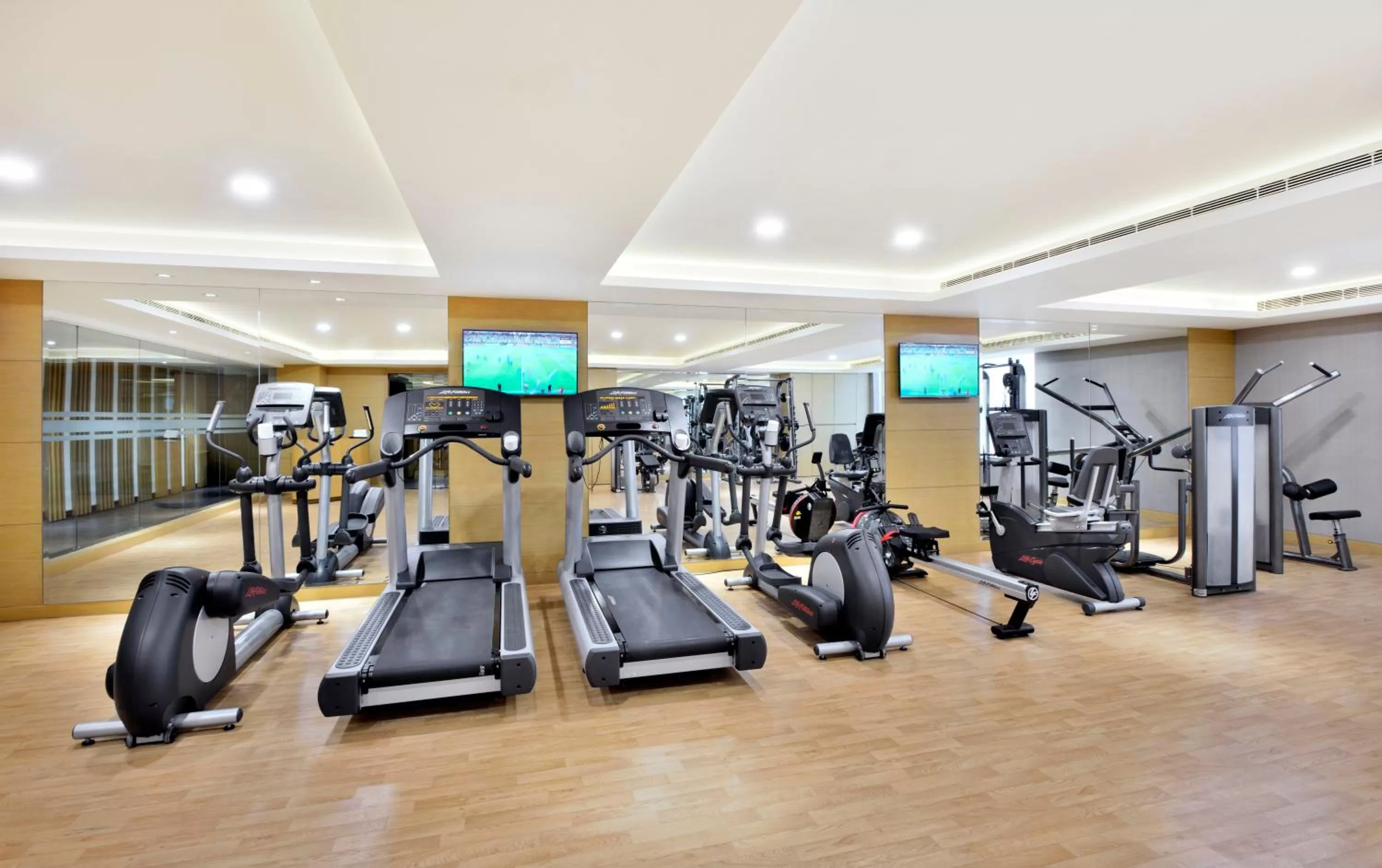 Fitness centre/facilities in Radisson Blu Faridabad