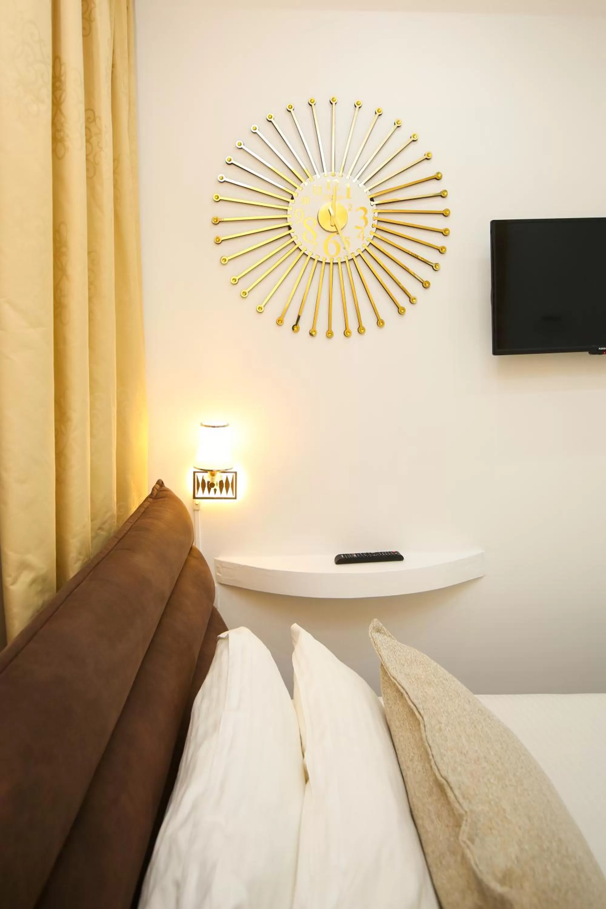 TV and multimedia in Noar Boutique Hotel