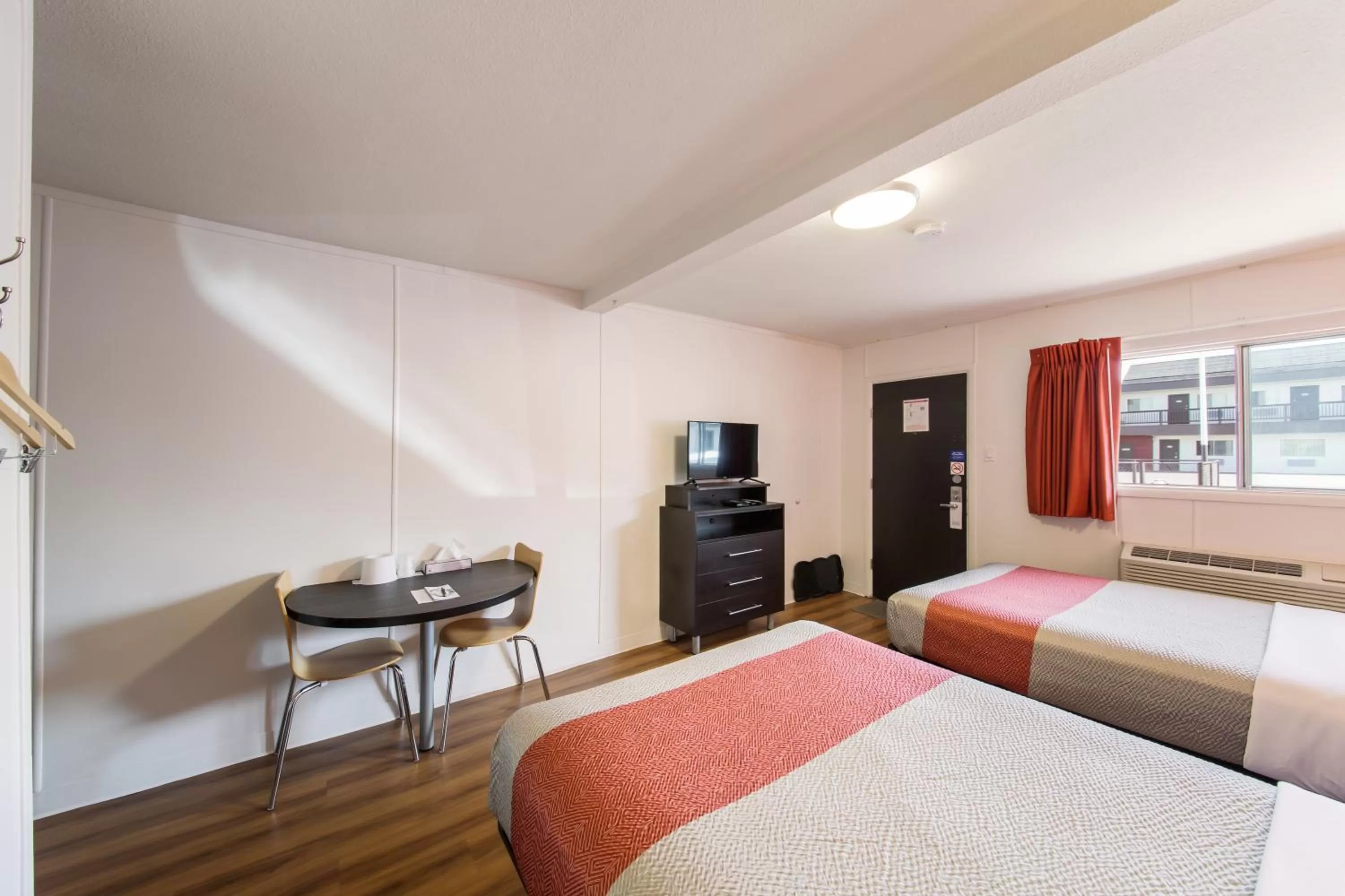 Bed in Motel 6-Cranbrook, BC