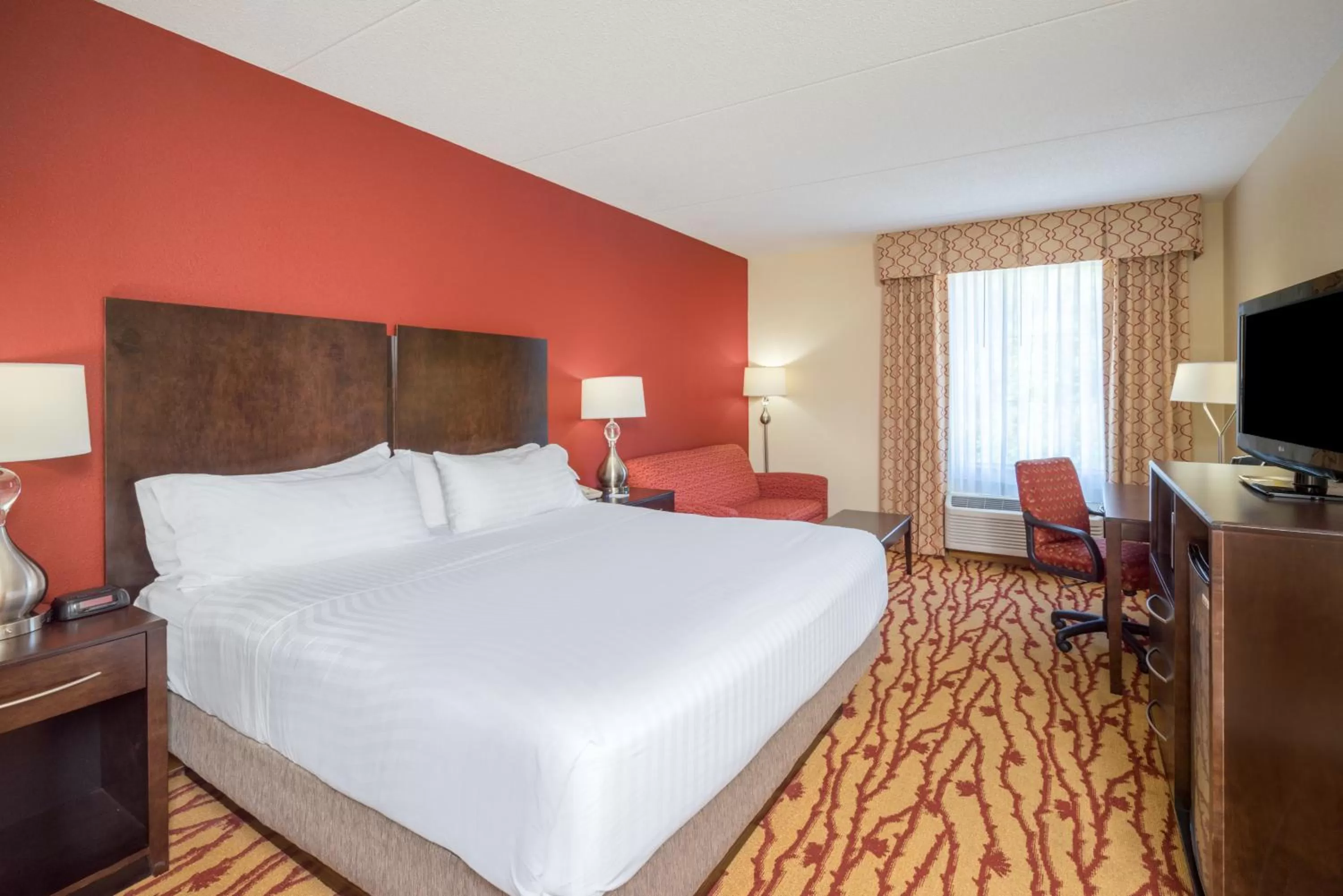 Photo of the whole room, Bed in Holiday Inn Express Hanover by IHG