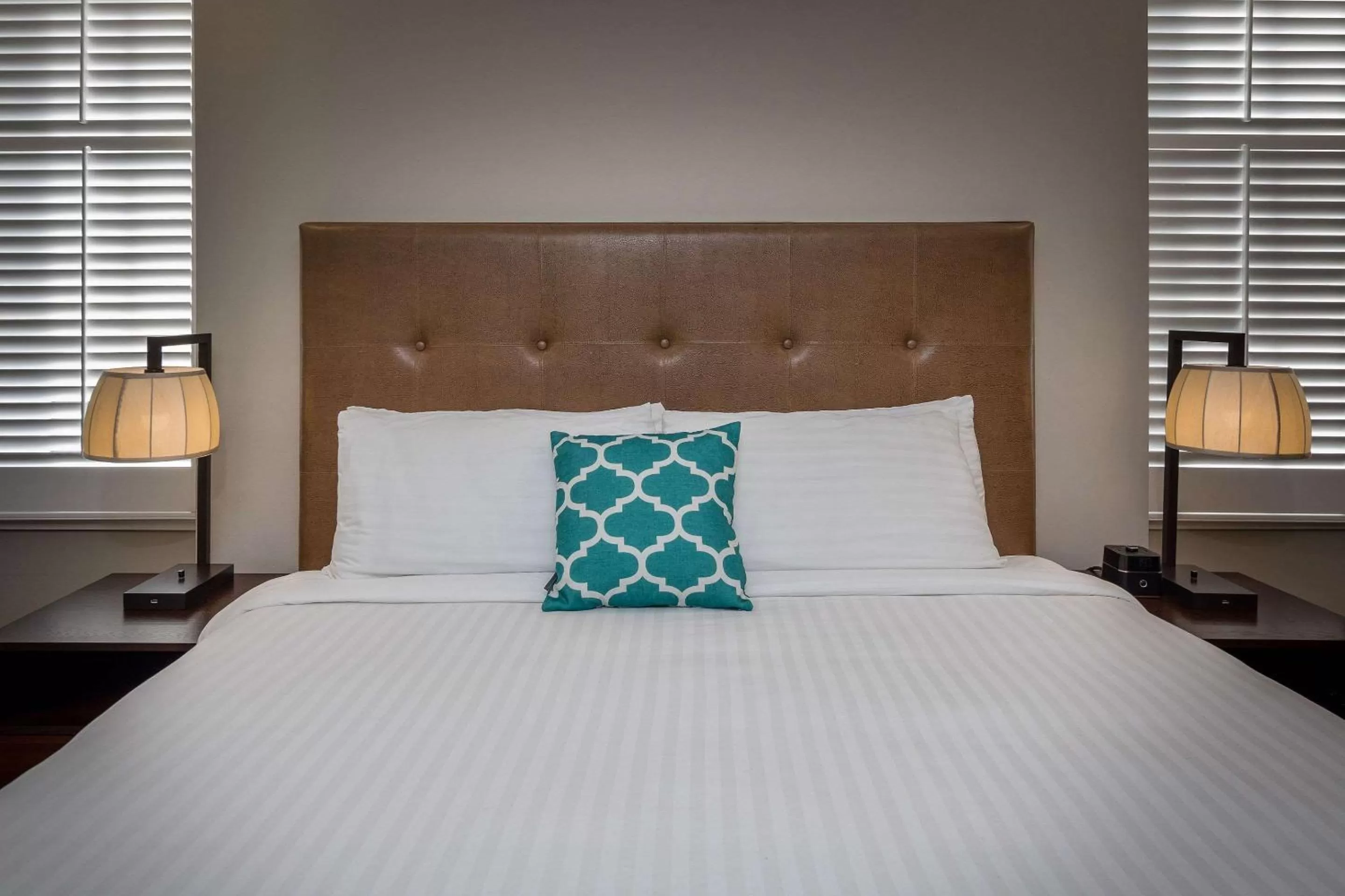 King Room with Tub - Disability Access/Non-Smoking in Hotel Petaluma, Tapestry Collection by Hilton