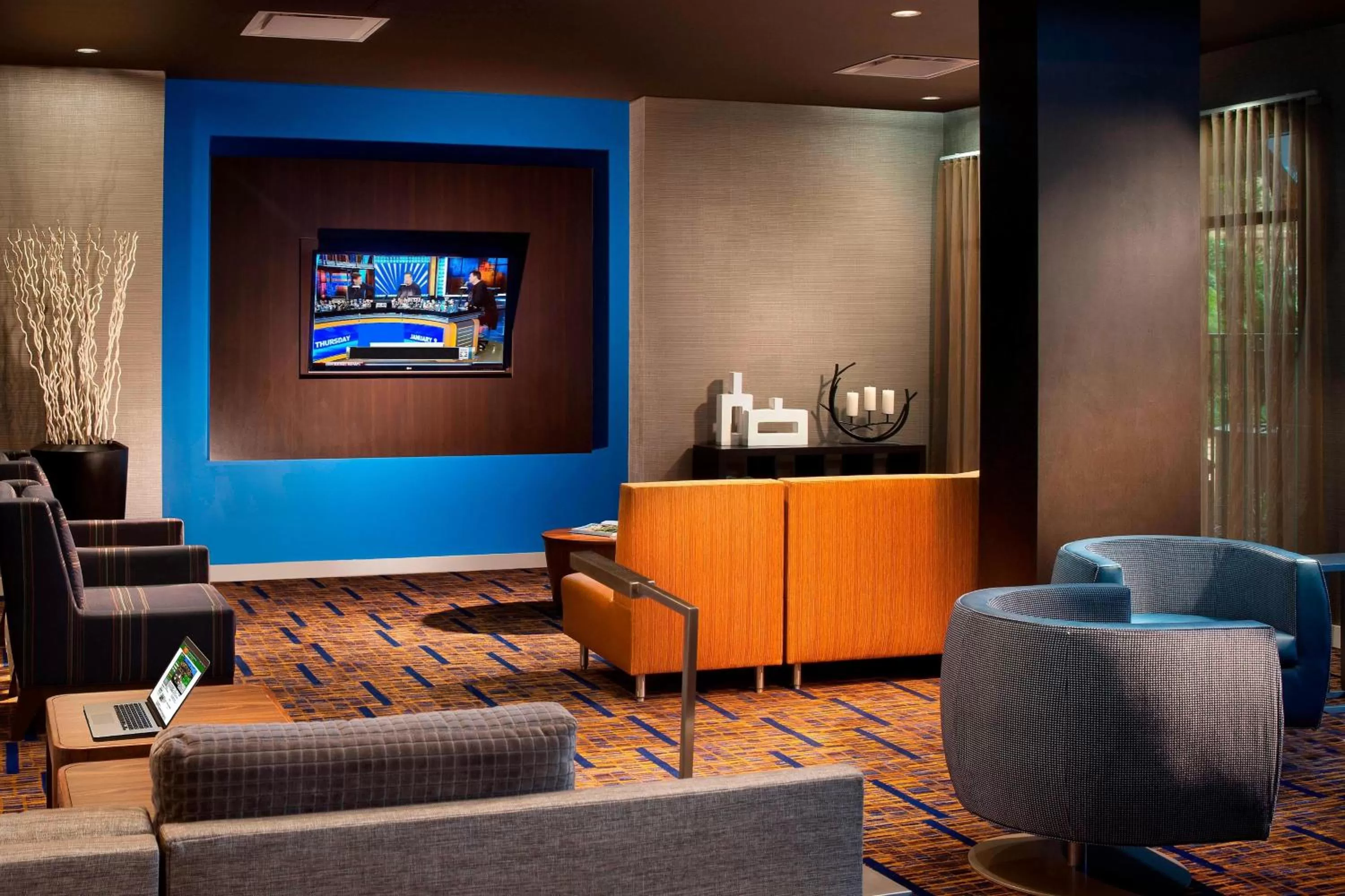 Lobby or reception in Courtyard by Marriott Orlando Lake Buena Vista in the Marriott Village