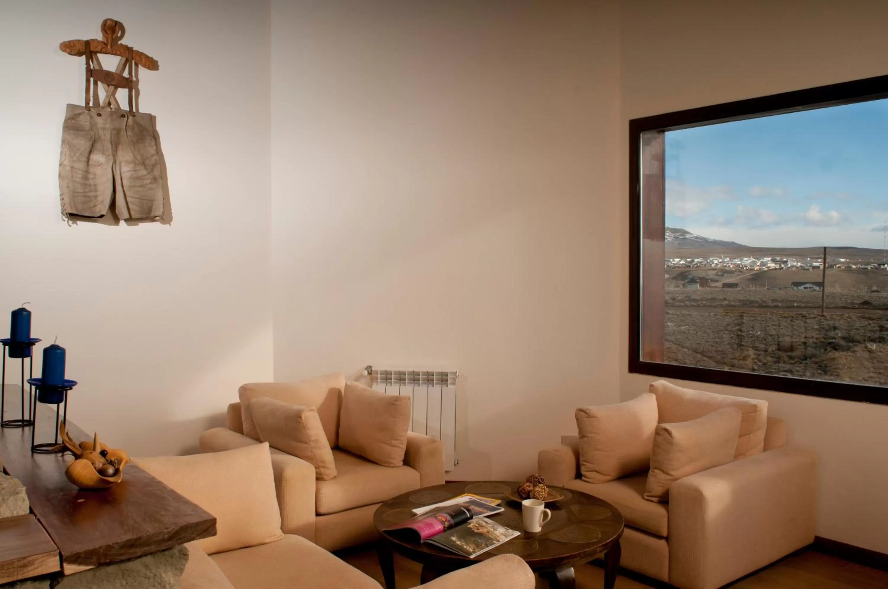 Communal lounge/ TV room in Hosteria Roblesur