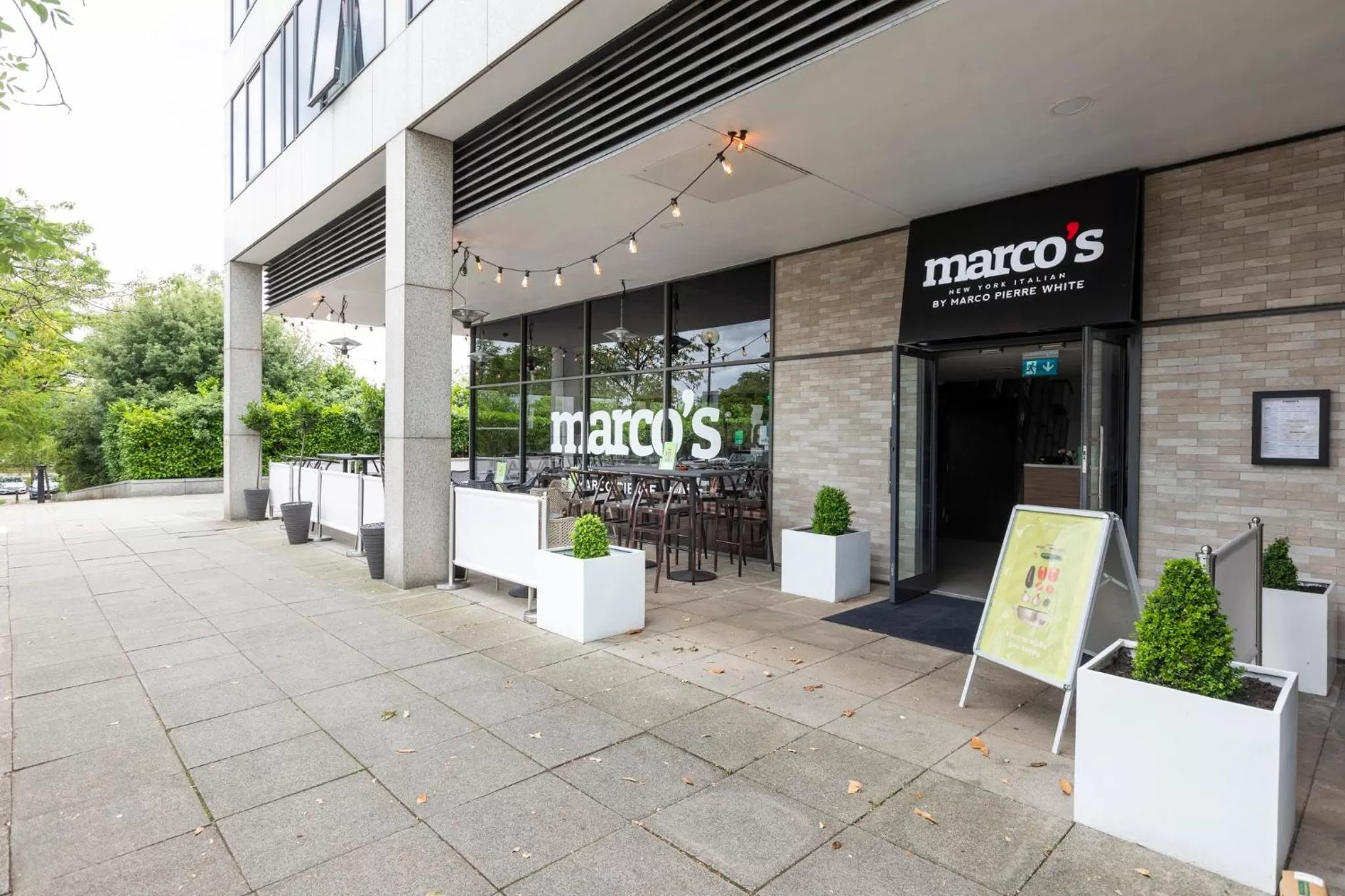 Restaurant/places to eat in Holiday Inn Milton Keynes Central by IHG