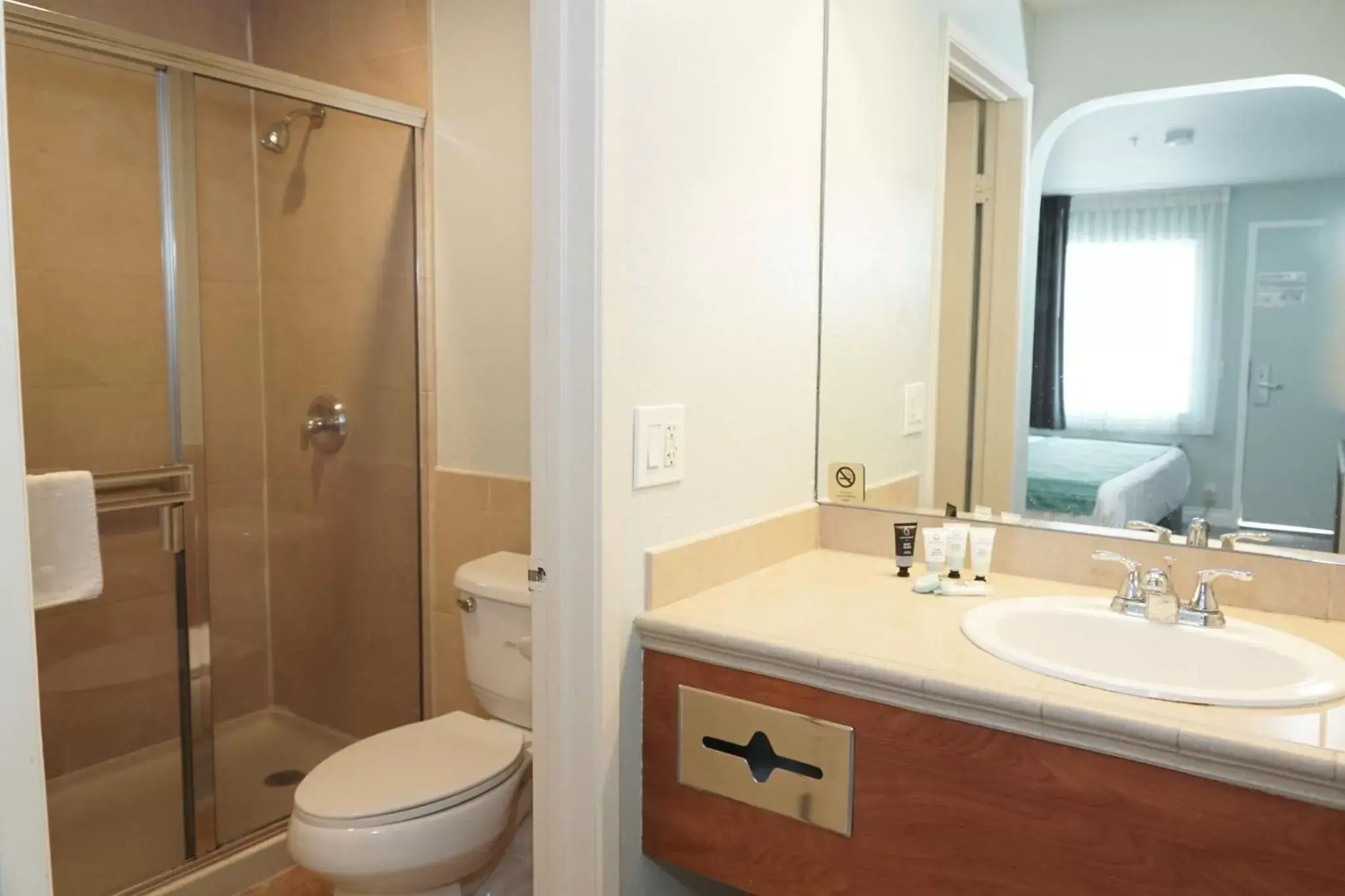 Deluxe Double Room in Riverleaf Inn Mission Valley Deluxe Double Room in Riverleaf Inn Mission Valley