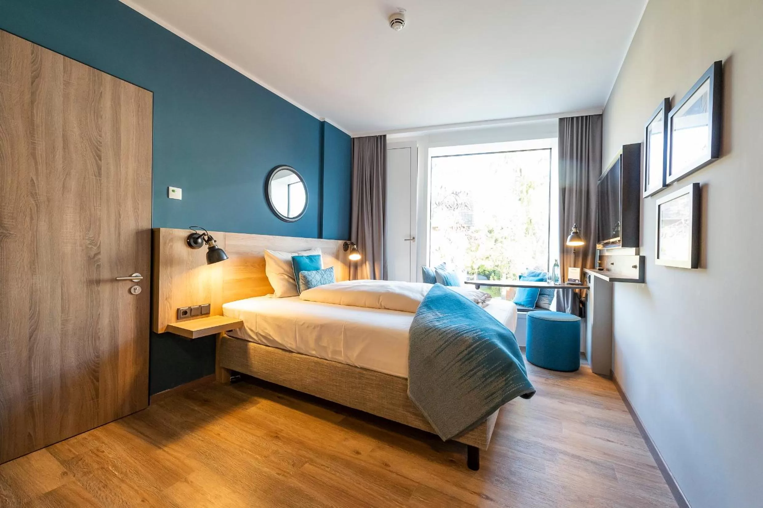 Photo of the whole room, Bed in HARBR Hotel Konstanz, a member of Radisson Individuals