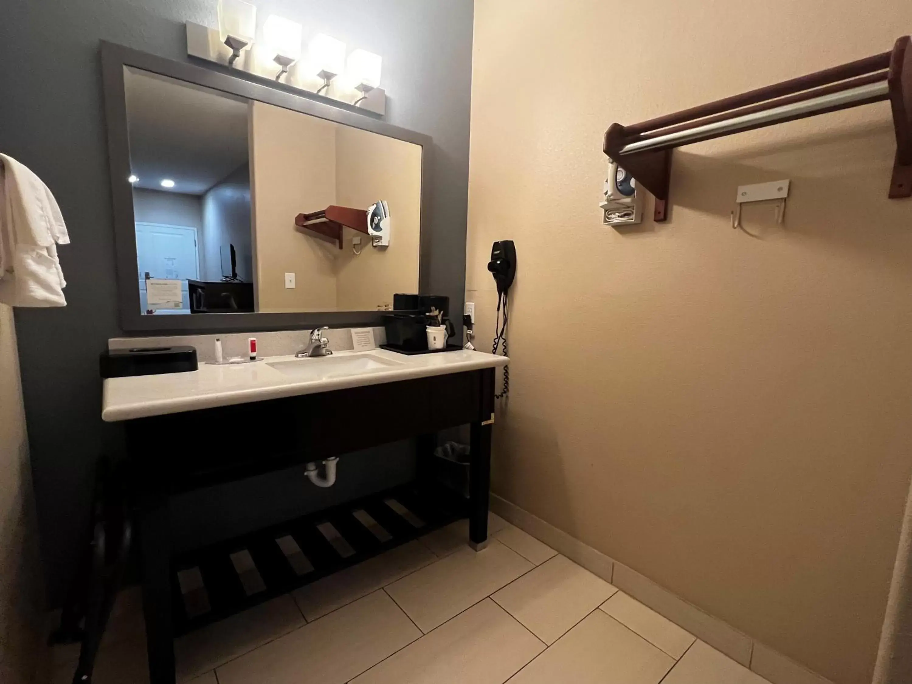 Queen Room with Two Queen Beds - Non-Smoking in Super 8 by Wyndham Center Queen Room with Two Queen Beds - Non-Smoking in Super 8 by Wyndham Center