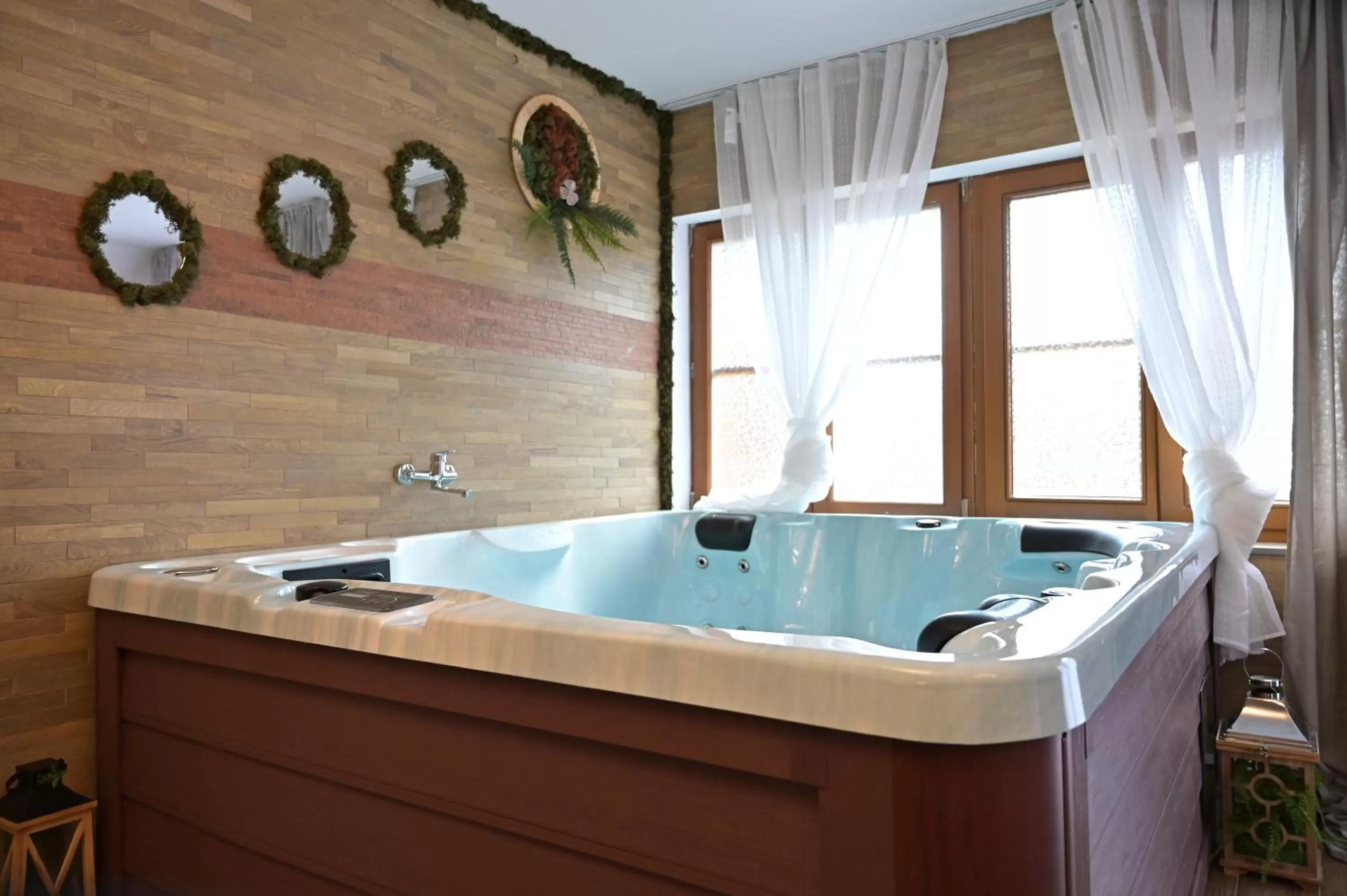 Hot Tub in Conacul Radacinilor