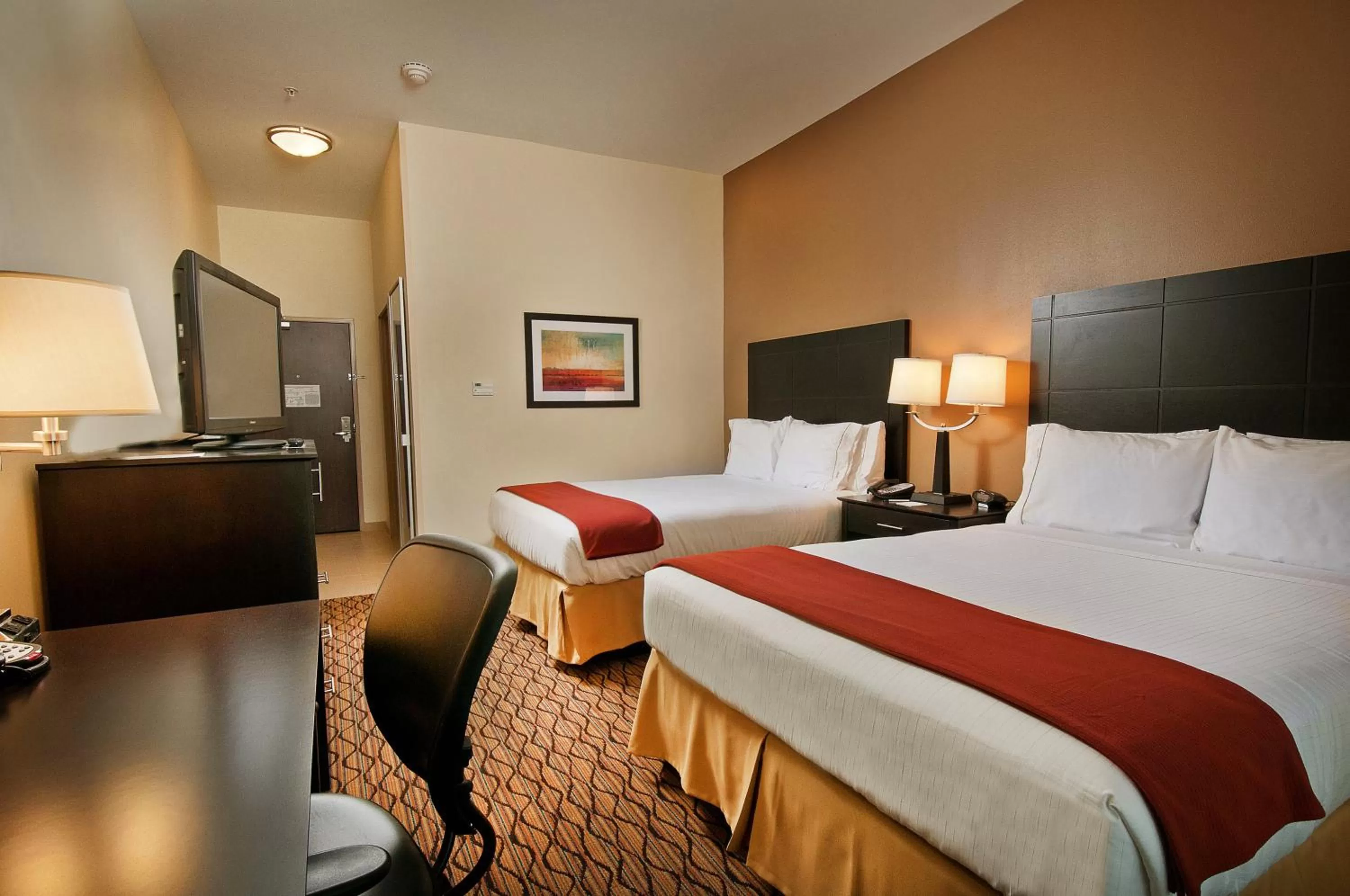 Photo of the whole room, Bed in Holiday Inn Express Hotel and Suites Pearsall by IHG