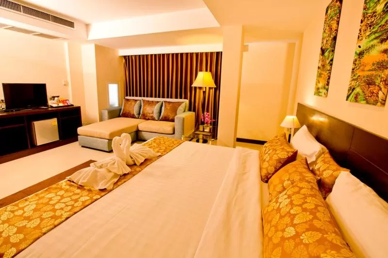 Bed in Sinsuvarn Airport Suite Hotel