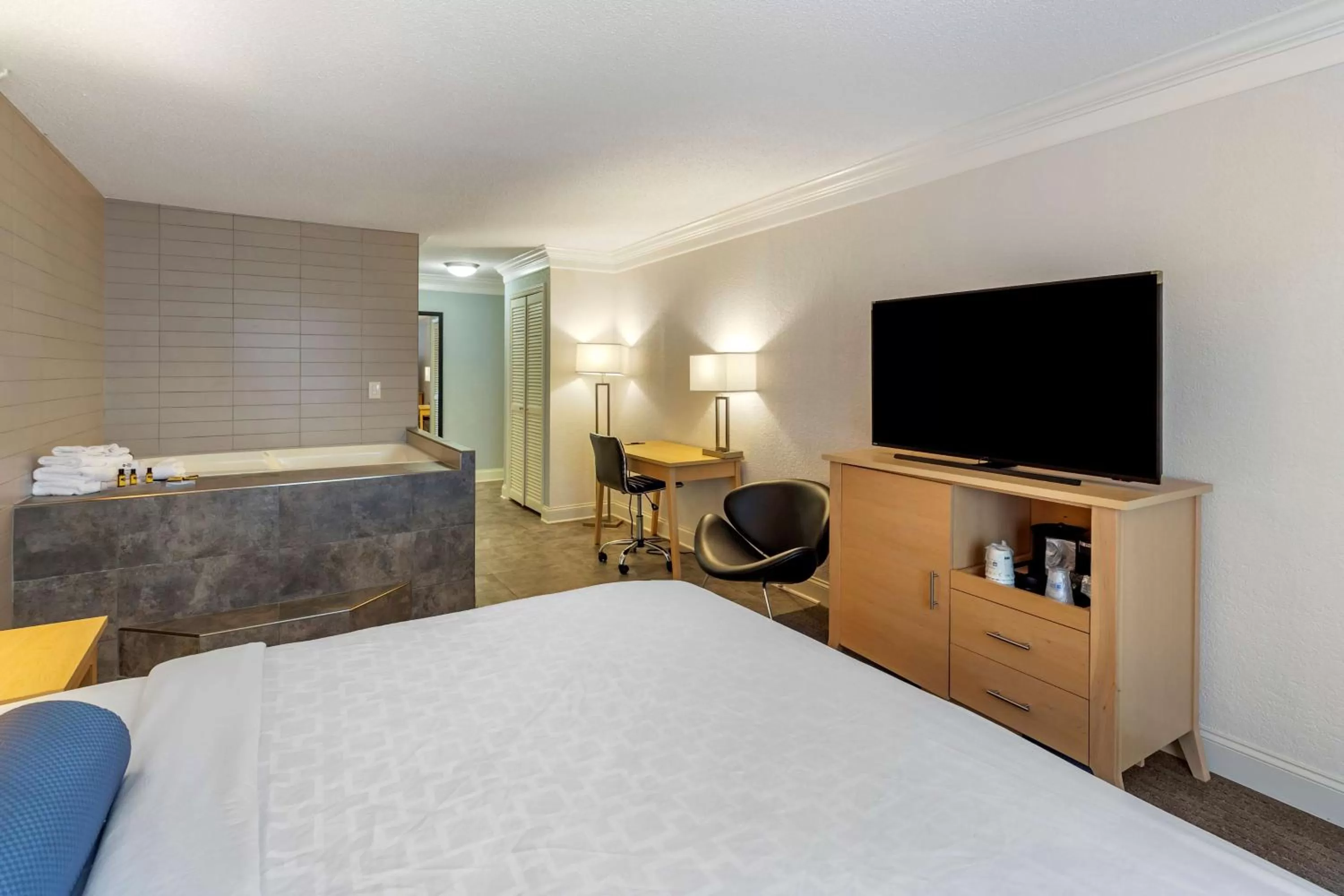 Photo of the whole room, Bed in Best Western Plus University Inn