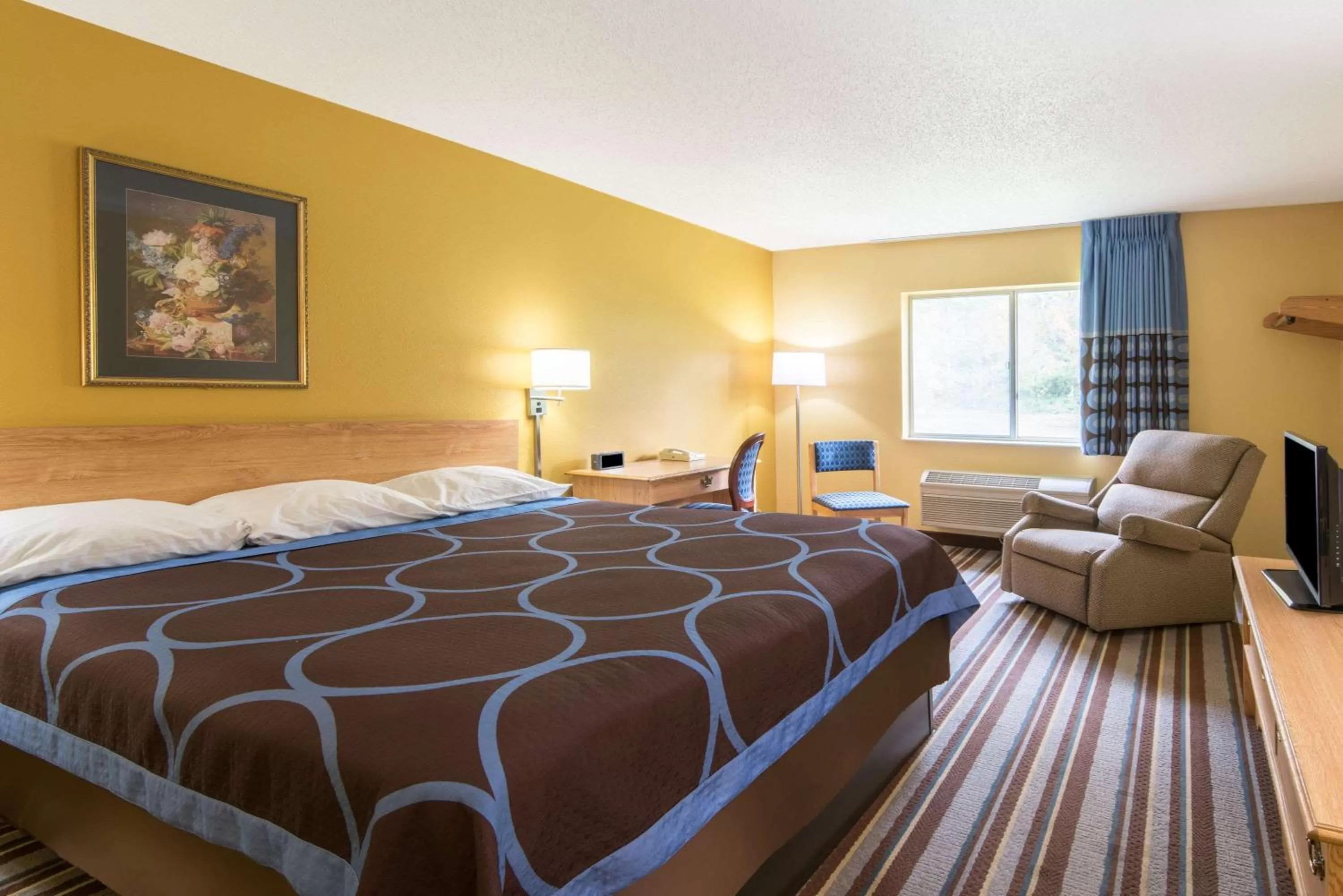 Photo of the whole room, Bed in Super 8 by Wyndham Medina