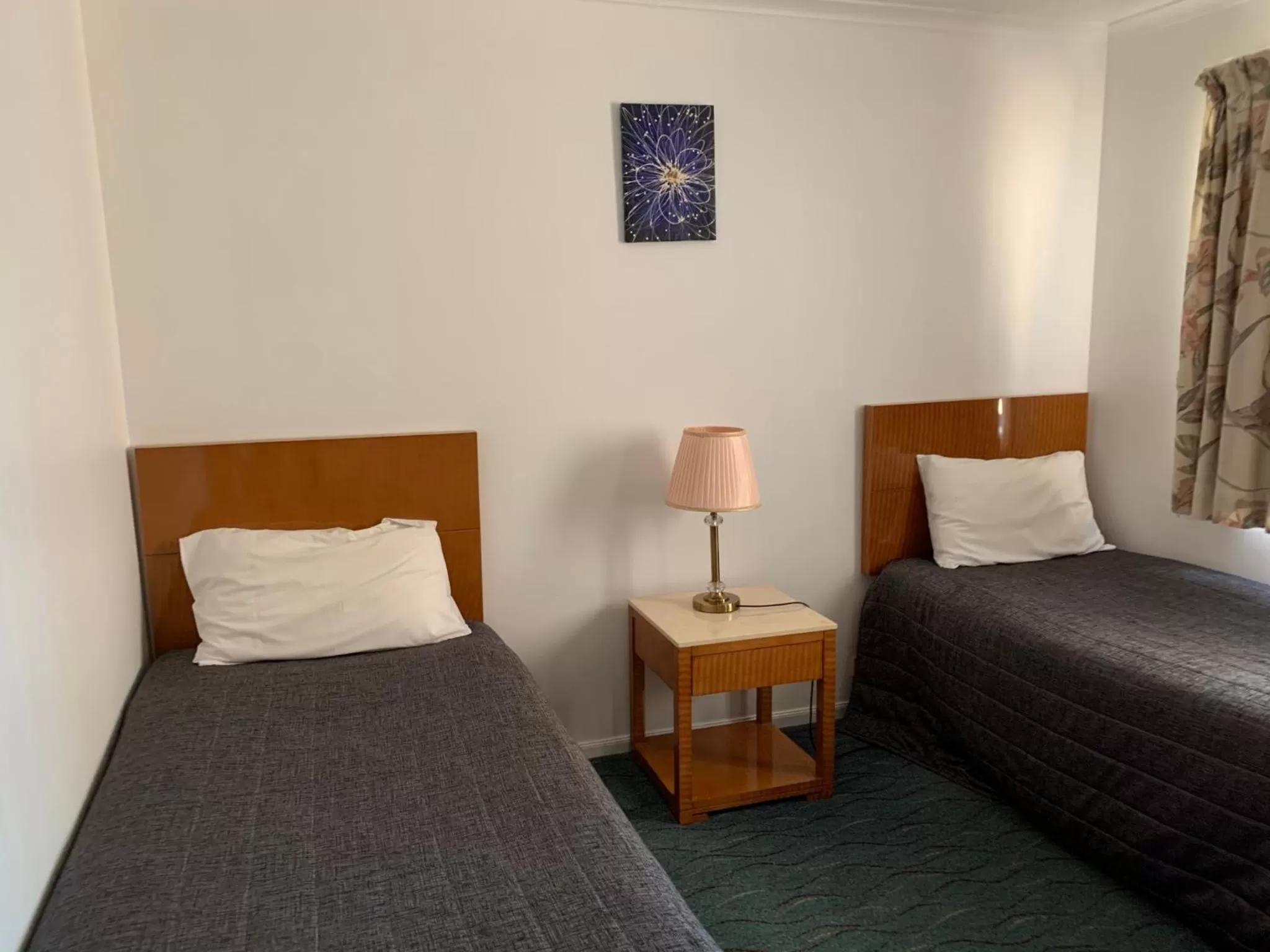 Bed in Swaggers Motor Inn