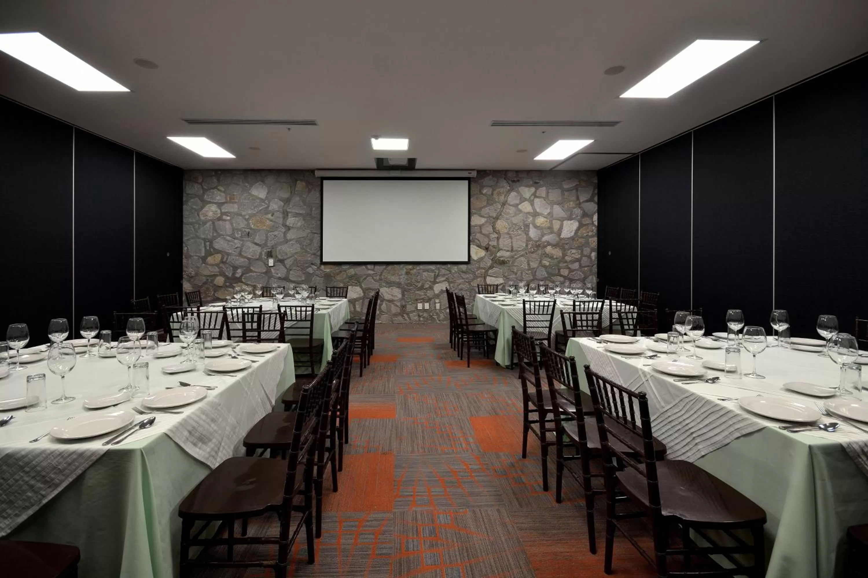 Meeting/conference room in Holiday Inn Express Pachuca by IHG