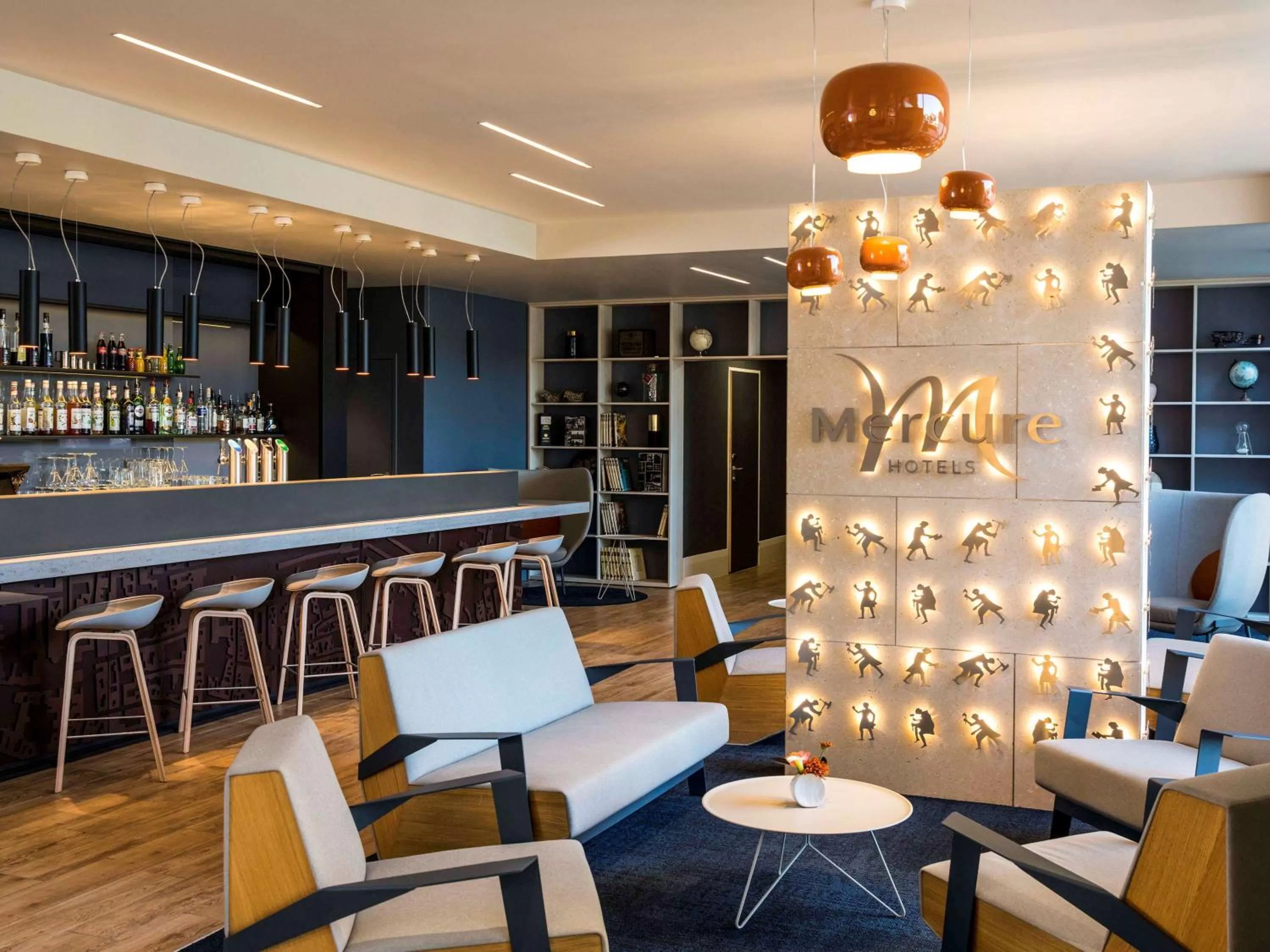 Lounge or bar in Mercure Beauvais Centre Cathédrale