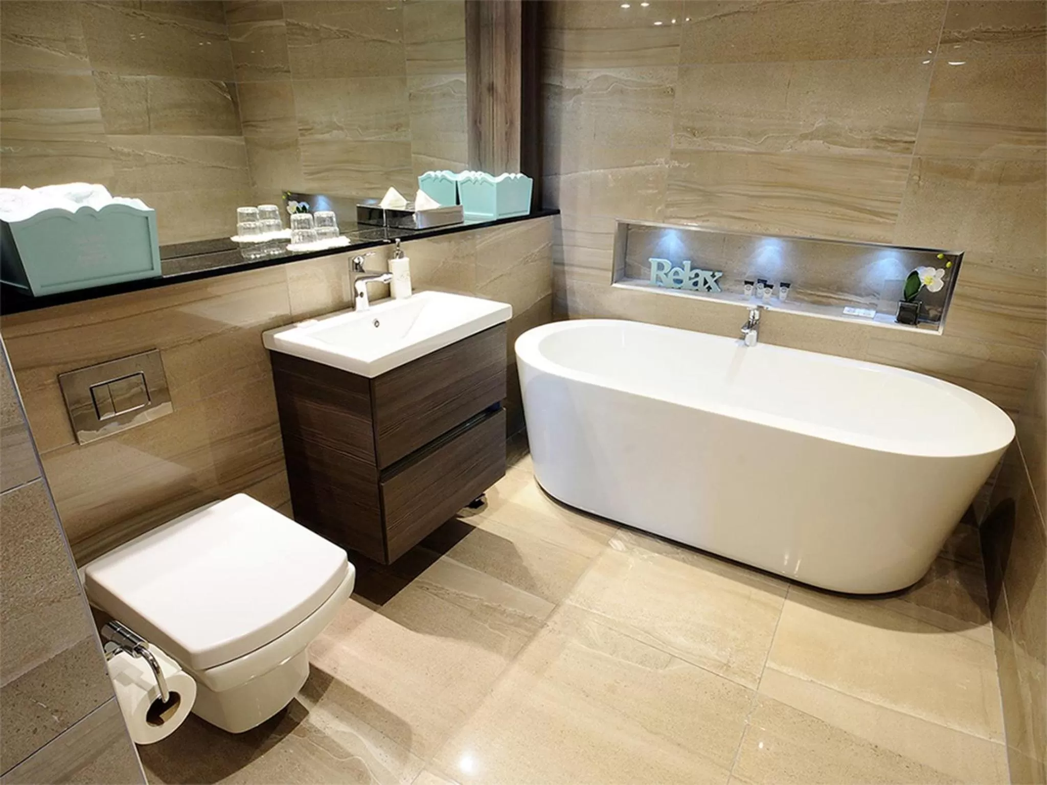 Toilet in Flannery's Hotel