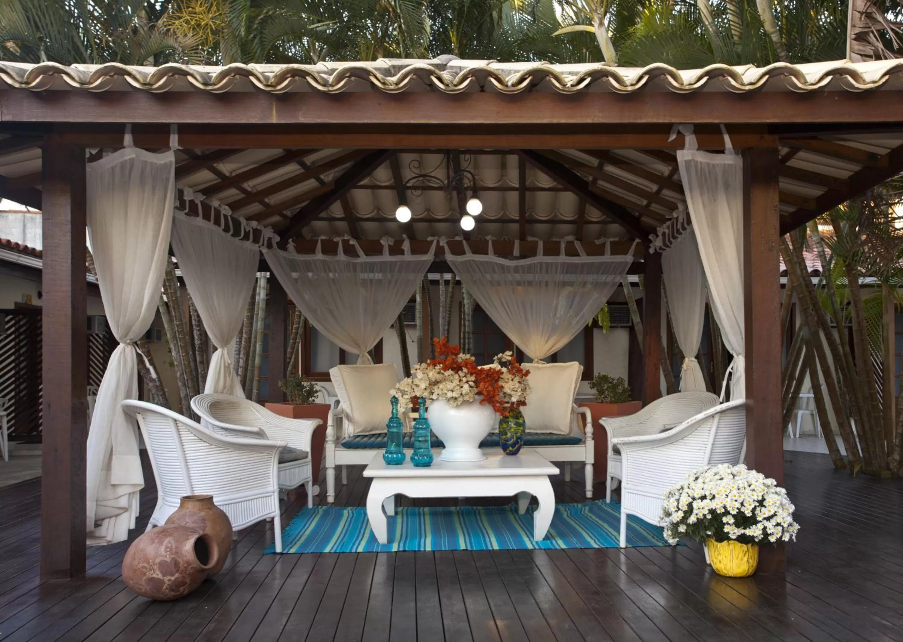 Communal lounge/ TV room in Hotel Don Quijote Búzios