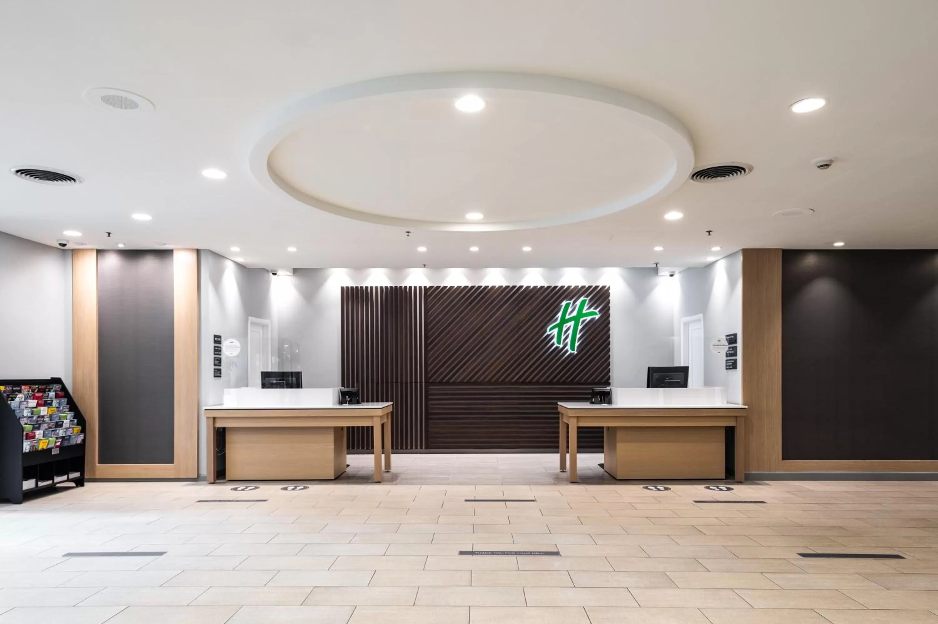 Lobby or reception in Holiday Inn Newark International Airport