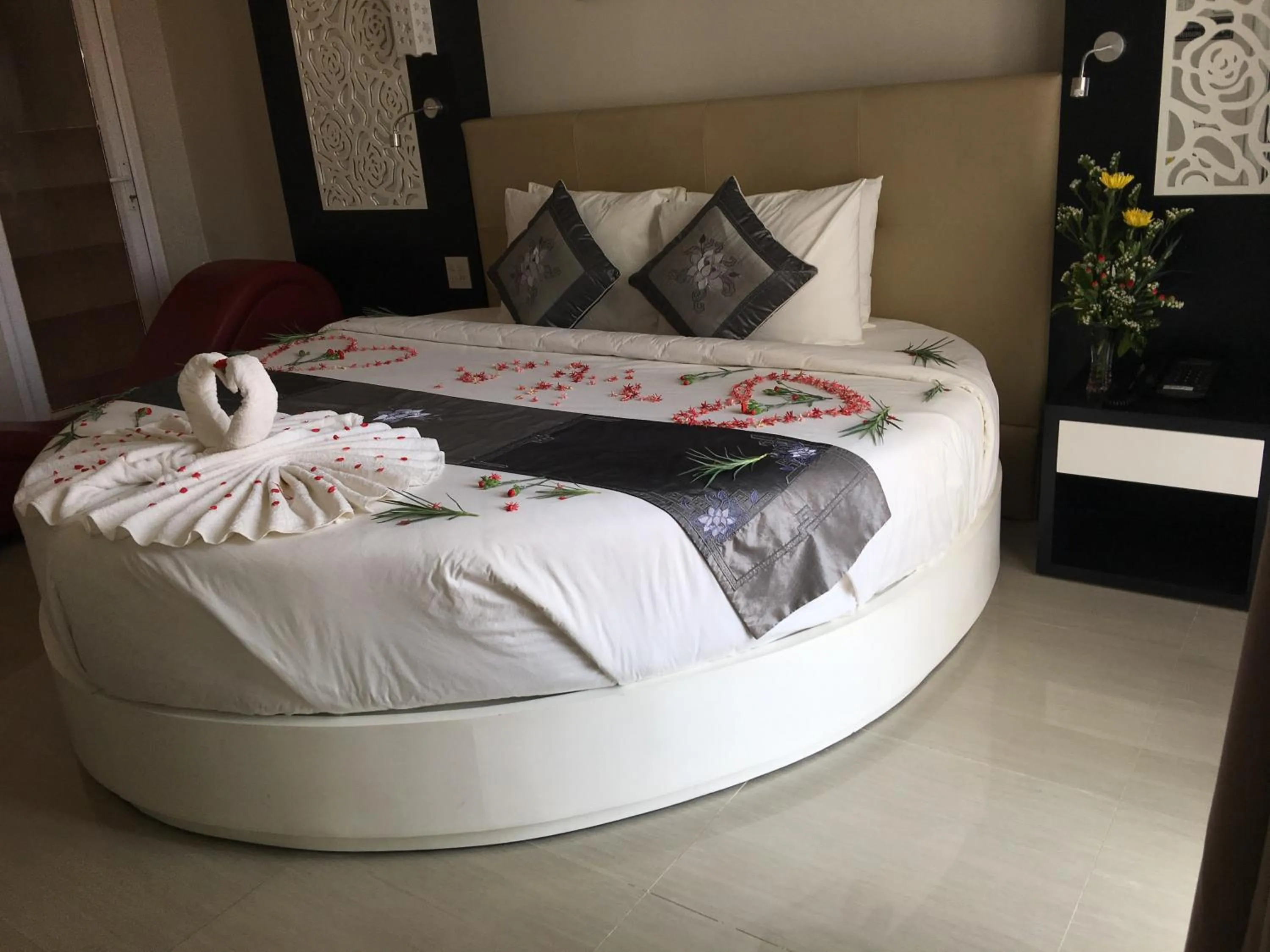 Breakfast, Bed in Muine Sports Hotel