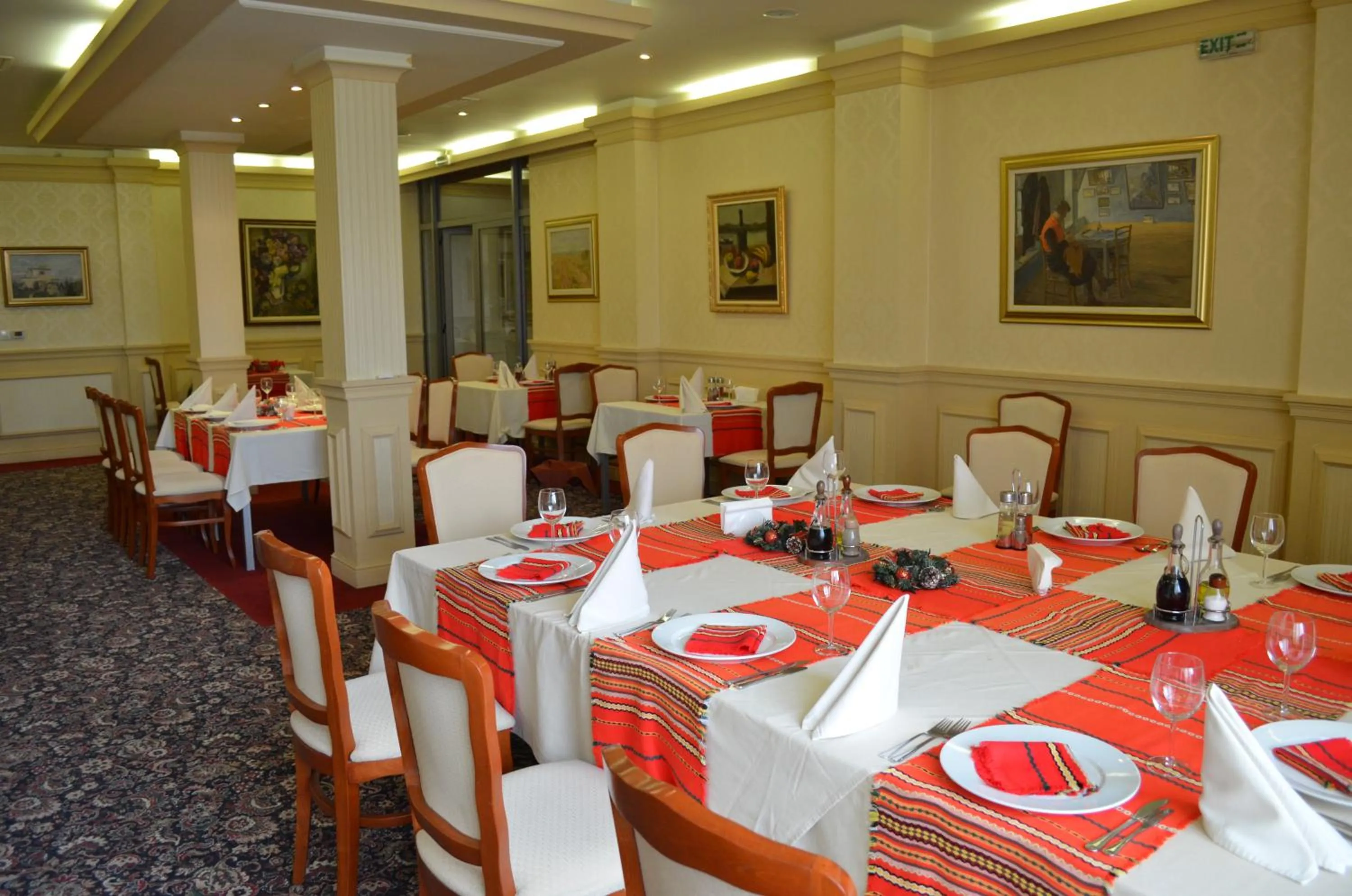Restaurant/places to eat in Hotel Bankya Palace