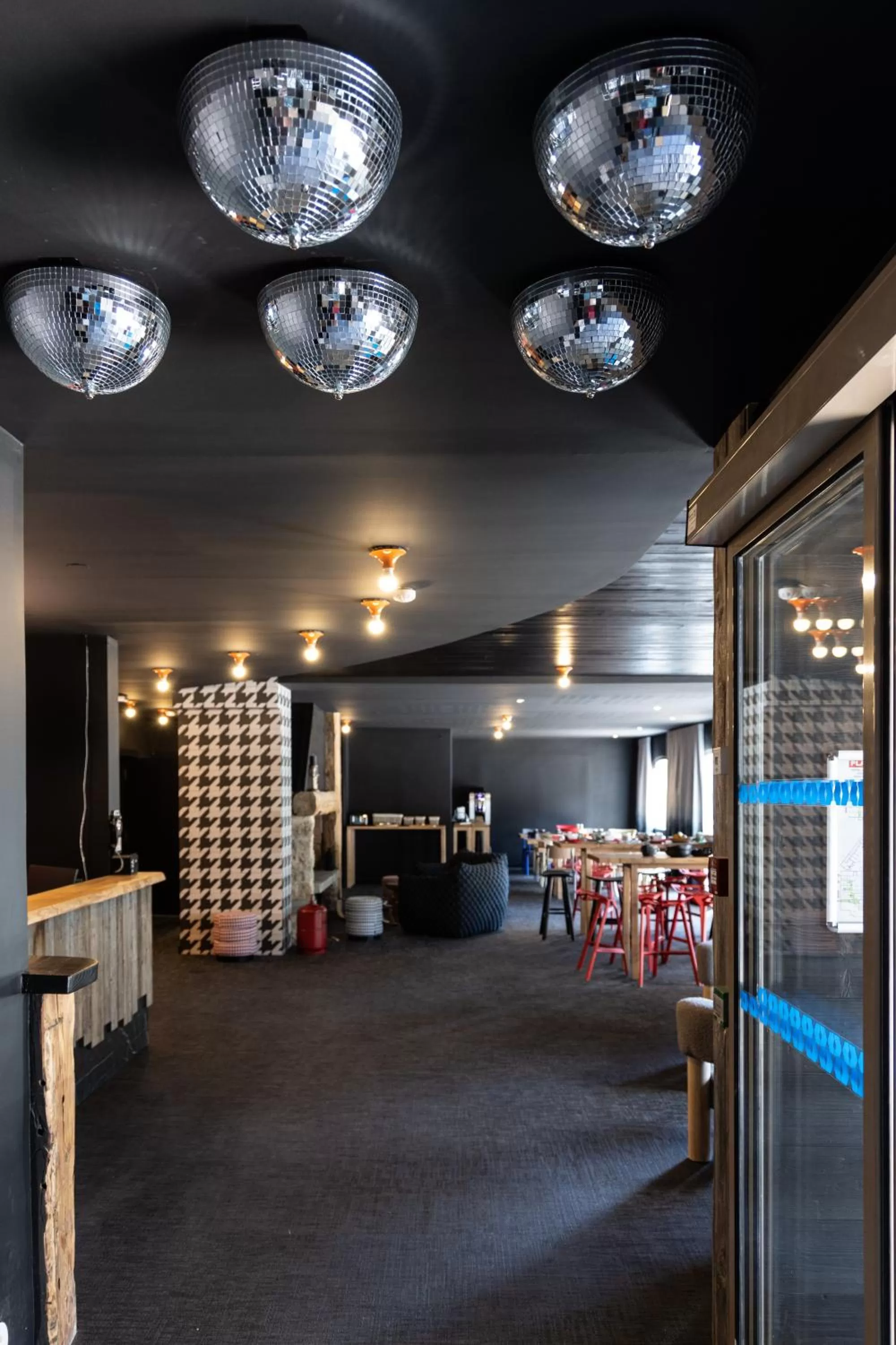 Lobby or reception in Hôtel Le Cristal Lodge - TERRESENS