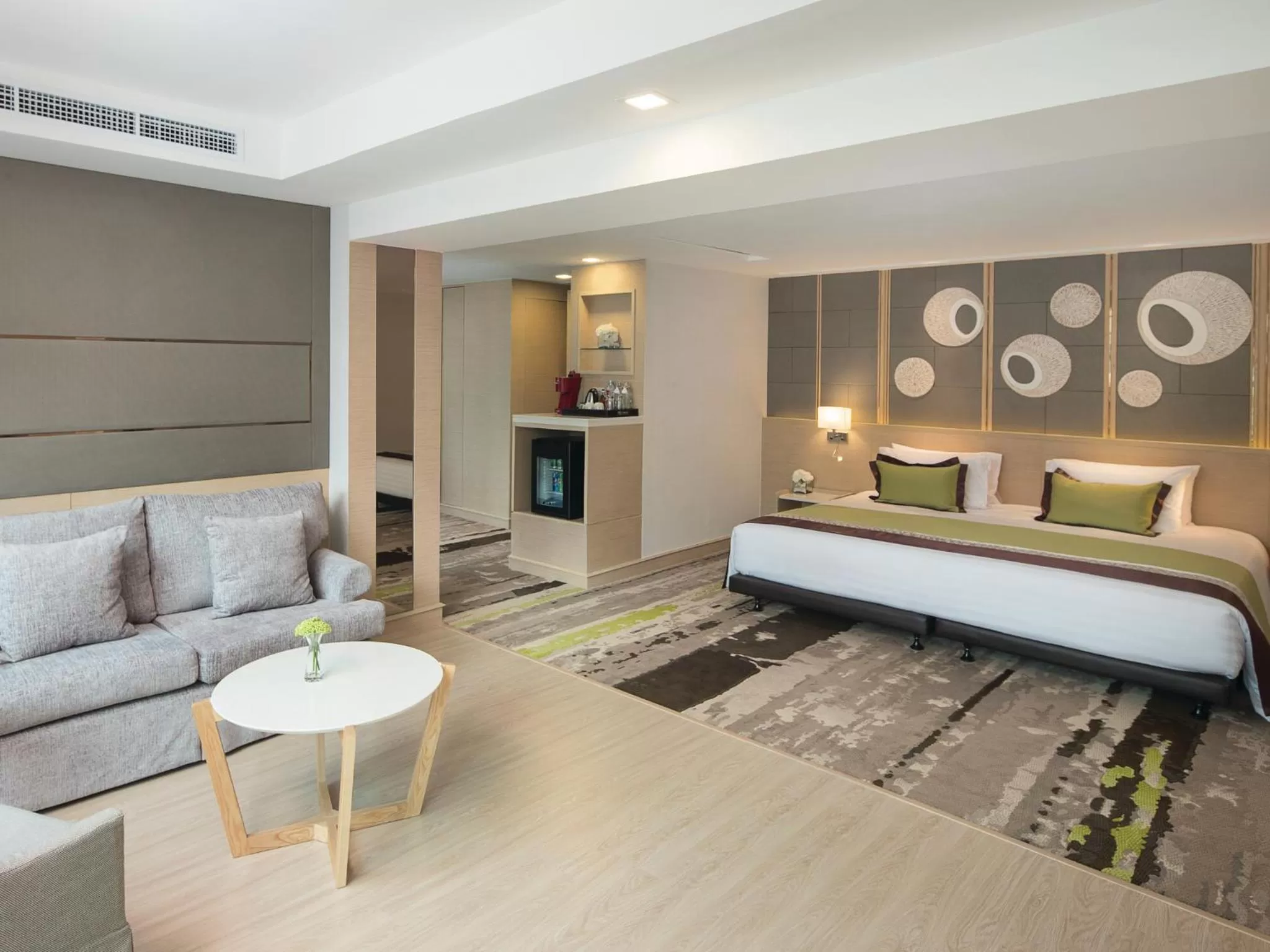 Living room, Bed in Solitaire Bangkok Sukhumvit 11