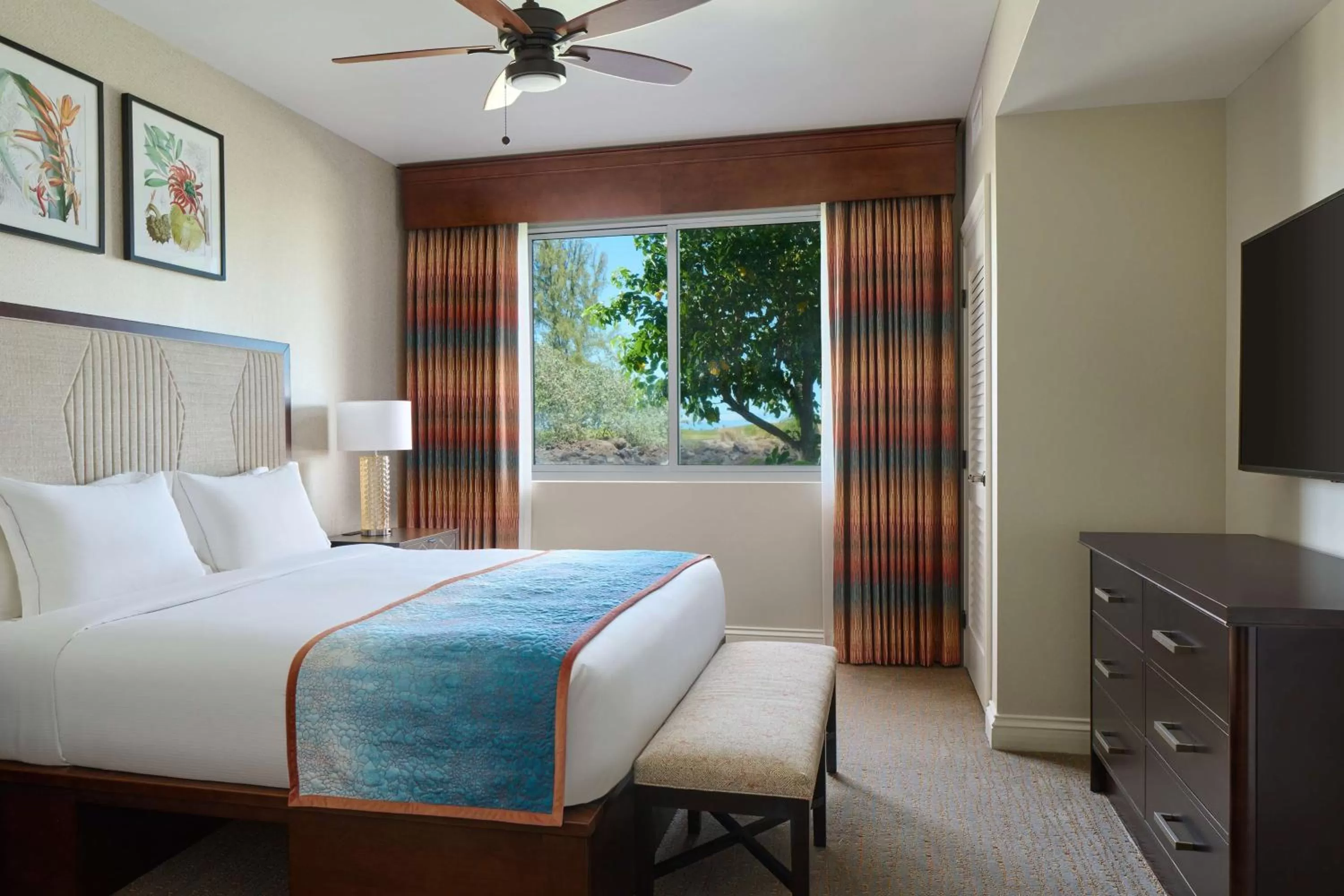 Bedroom, Bed in Hilton Grand Vacations Club Kings Land Waikoloa