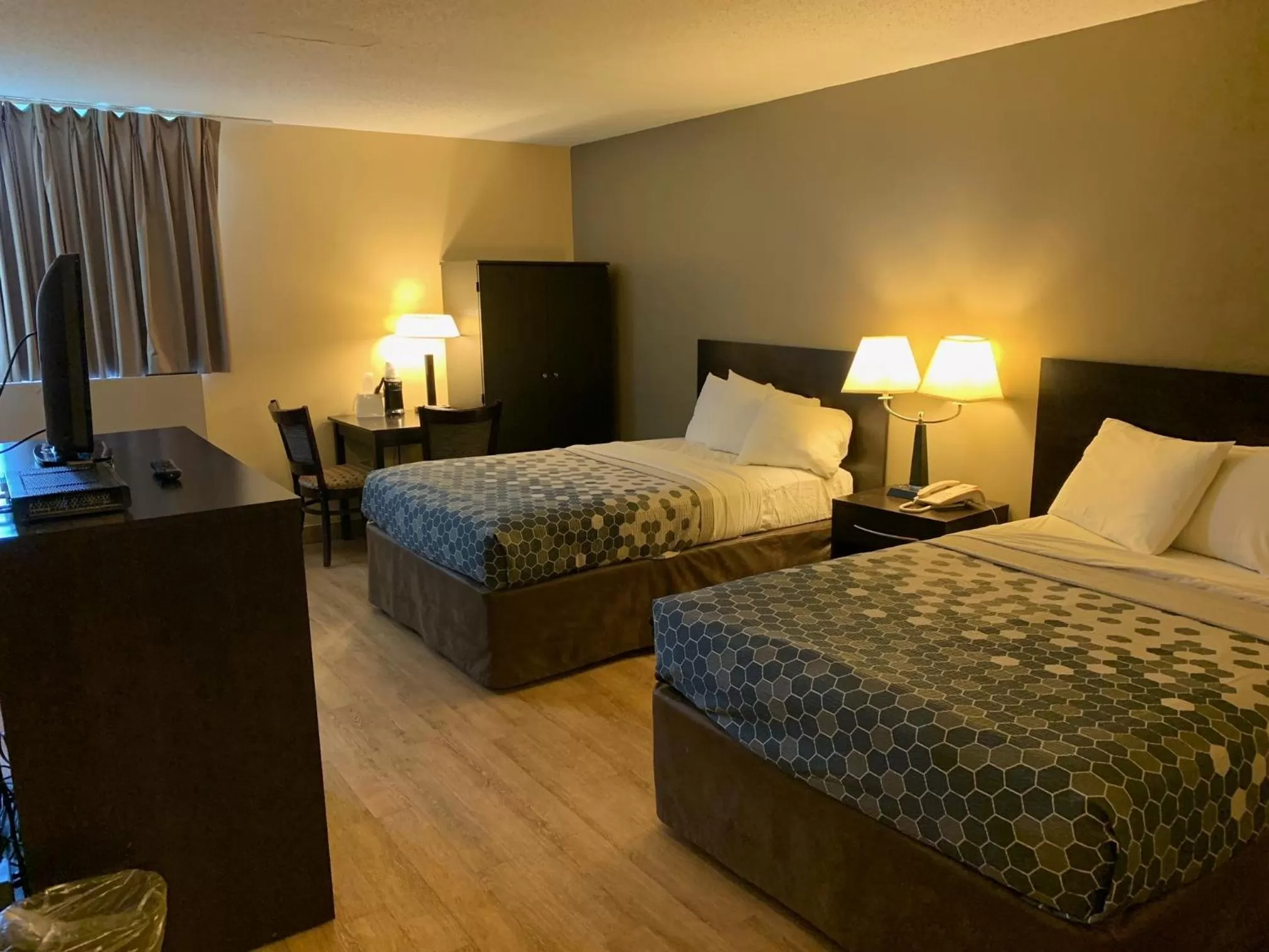 Double Room with Two Double Beds - Smoking in Days Inn by Wyndham Harrisonburg