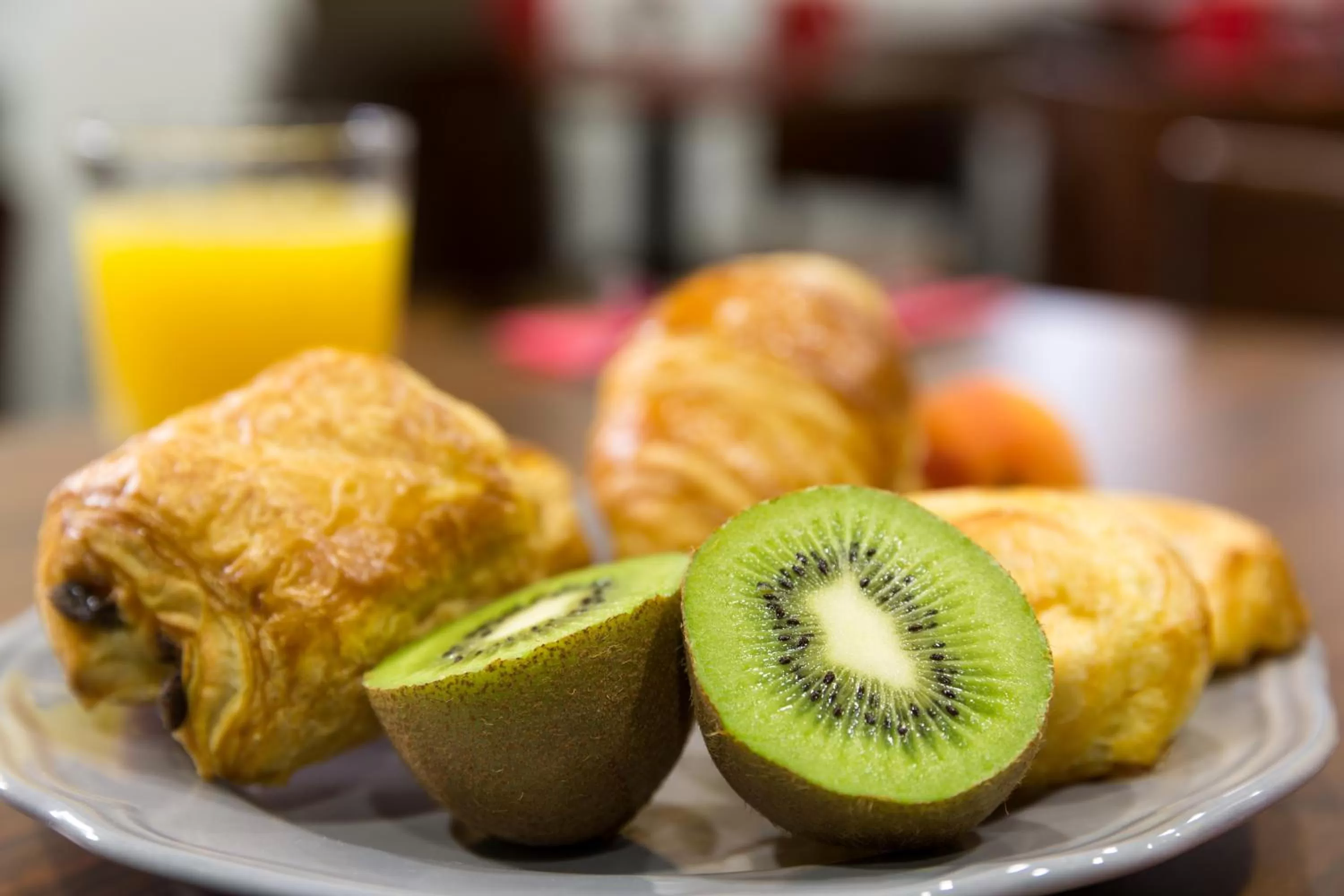 Food and drinks in Hotel Le Cardinal Rueil Centre