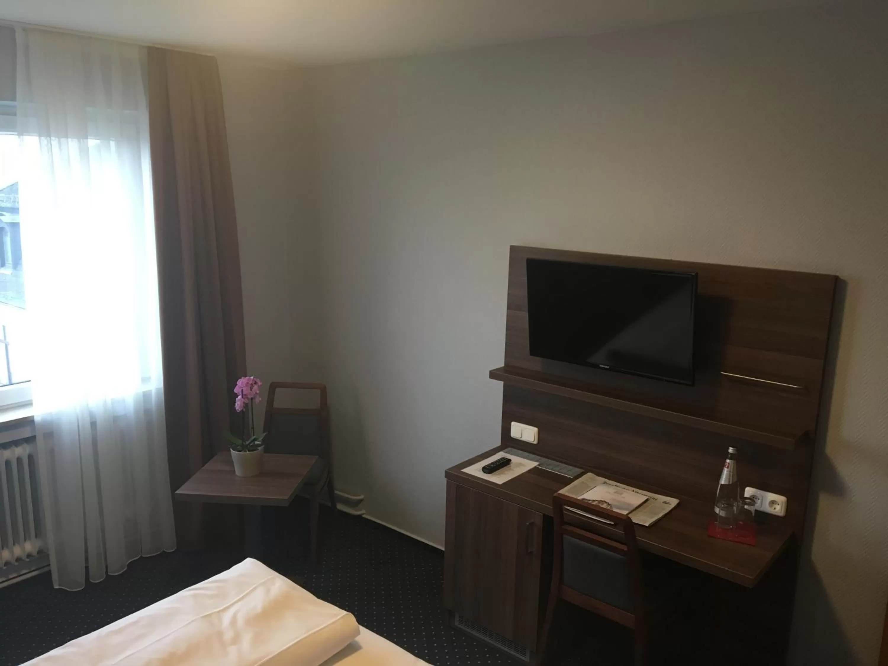 Hiking, Bed in Tagungshotel Höchster Hof