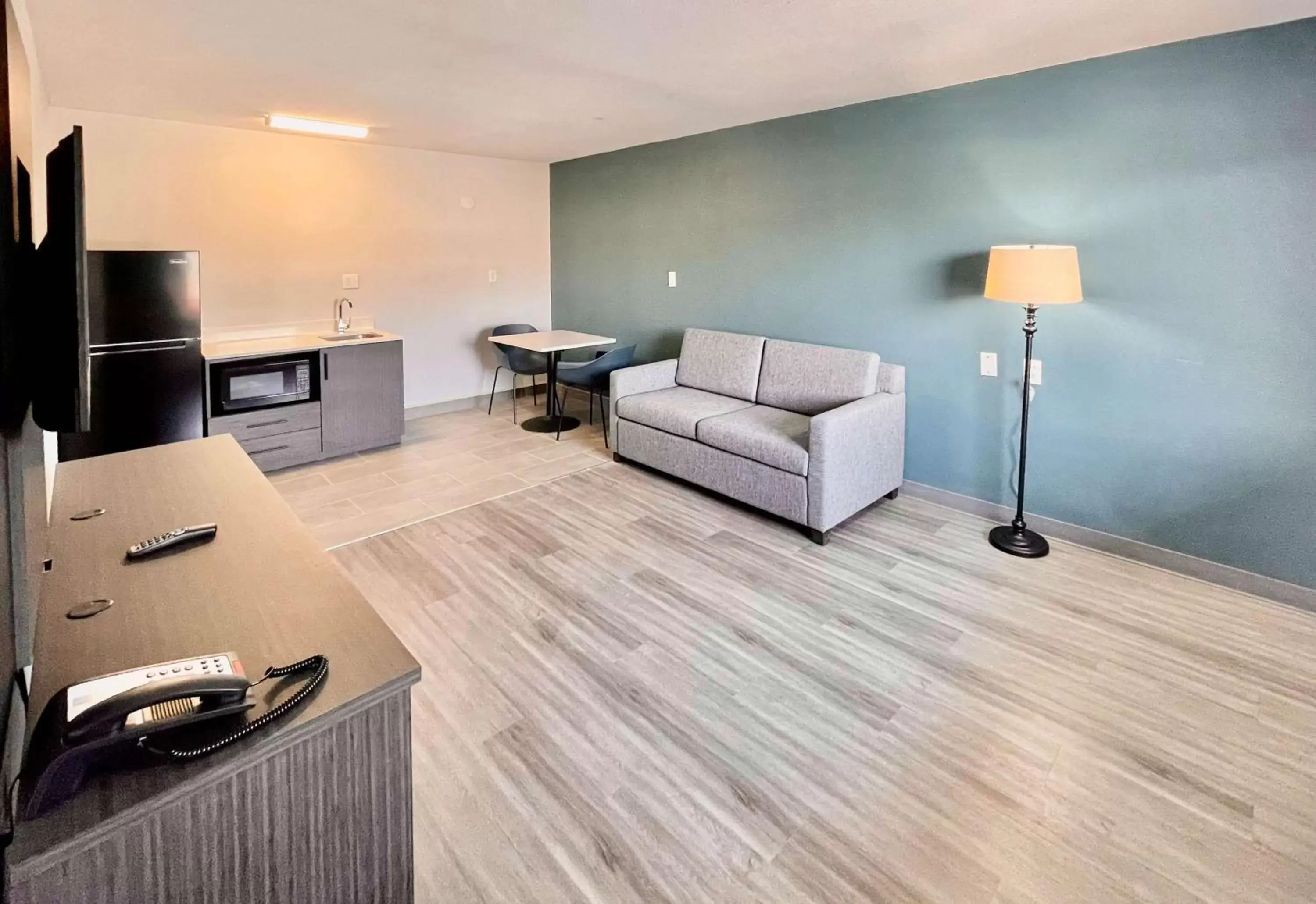 Deluxe King Room - Non-Smoking in Studio 6 Jackson MS I 55 Deluxe King Room - Non-Smoking in Studio 6 Jackson MS I 55