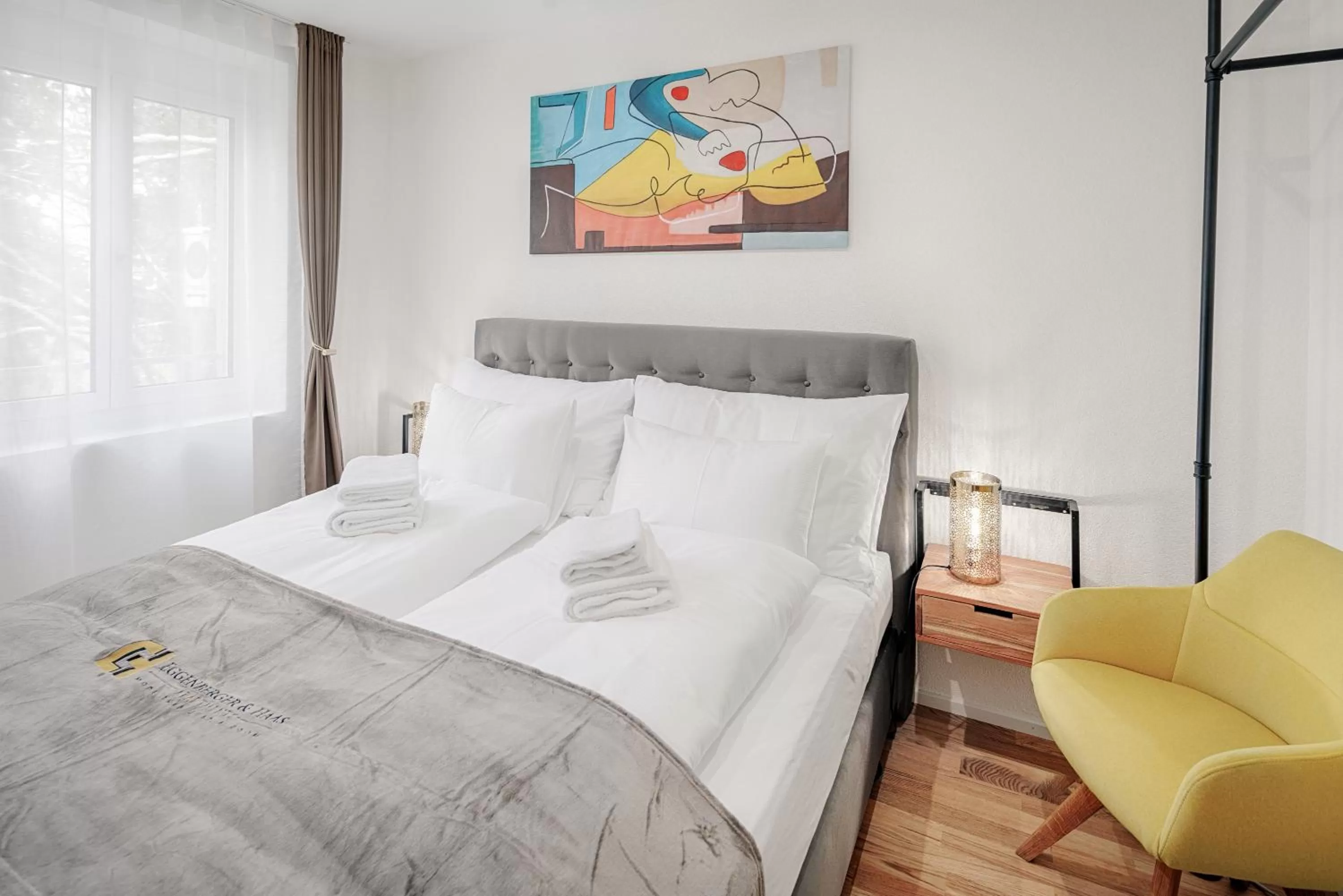 Bed in VISIMO Apartments St Georgen-Strasse St Gallen - Design City Nature