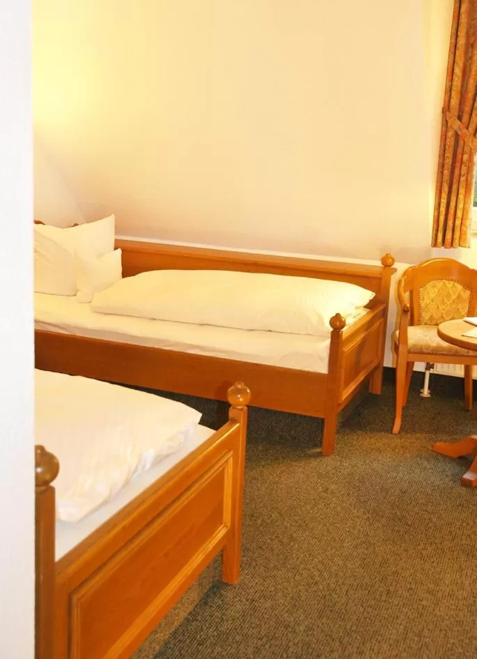 Bed in Heidehotel Waldhütte