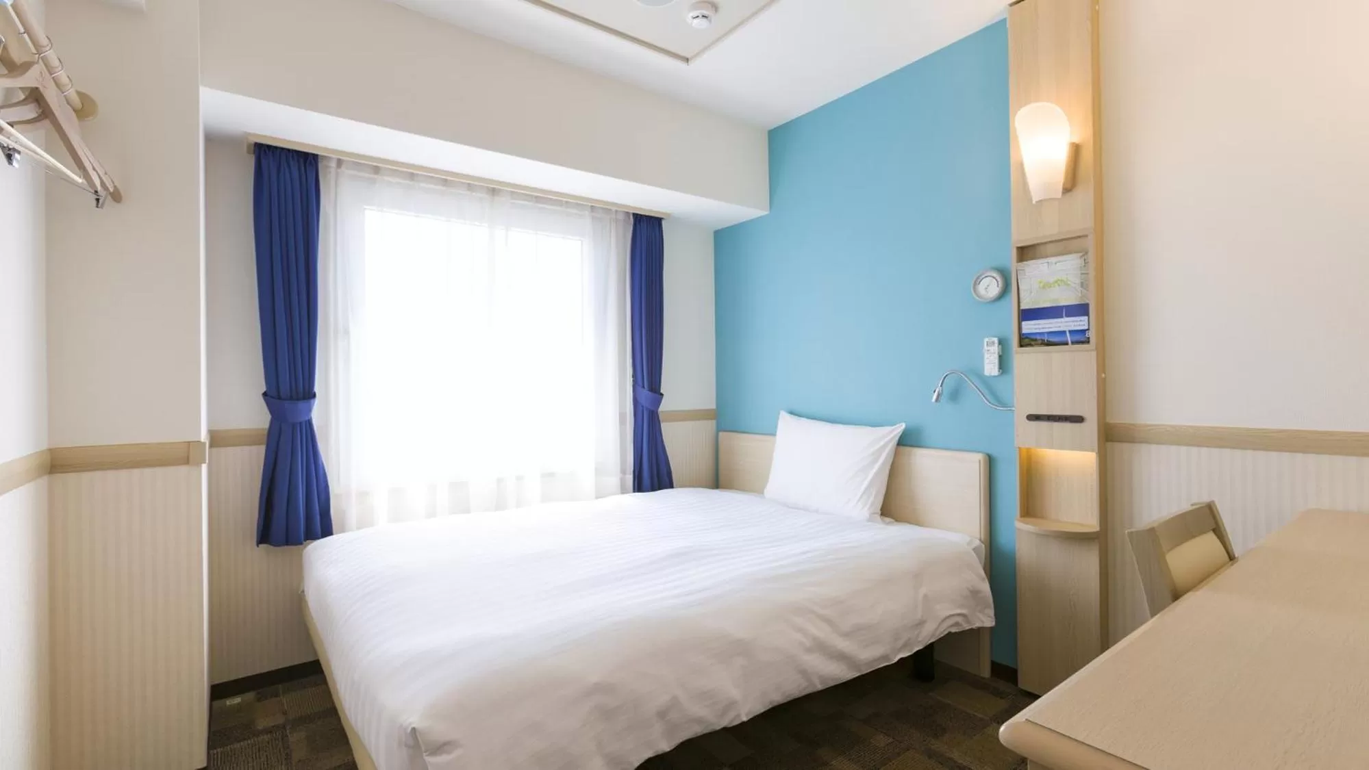 Bedroom, Bed in Toyoko Inn Osaka Hankyu Juso-eki Nishi-guchi No.2