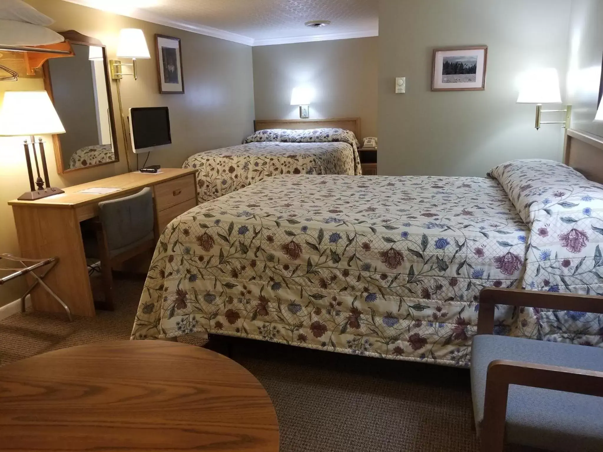 Queen Room with Two Queen Beds in Greybull Motel Queen Room with Two Queen Beds in Greybull Motel