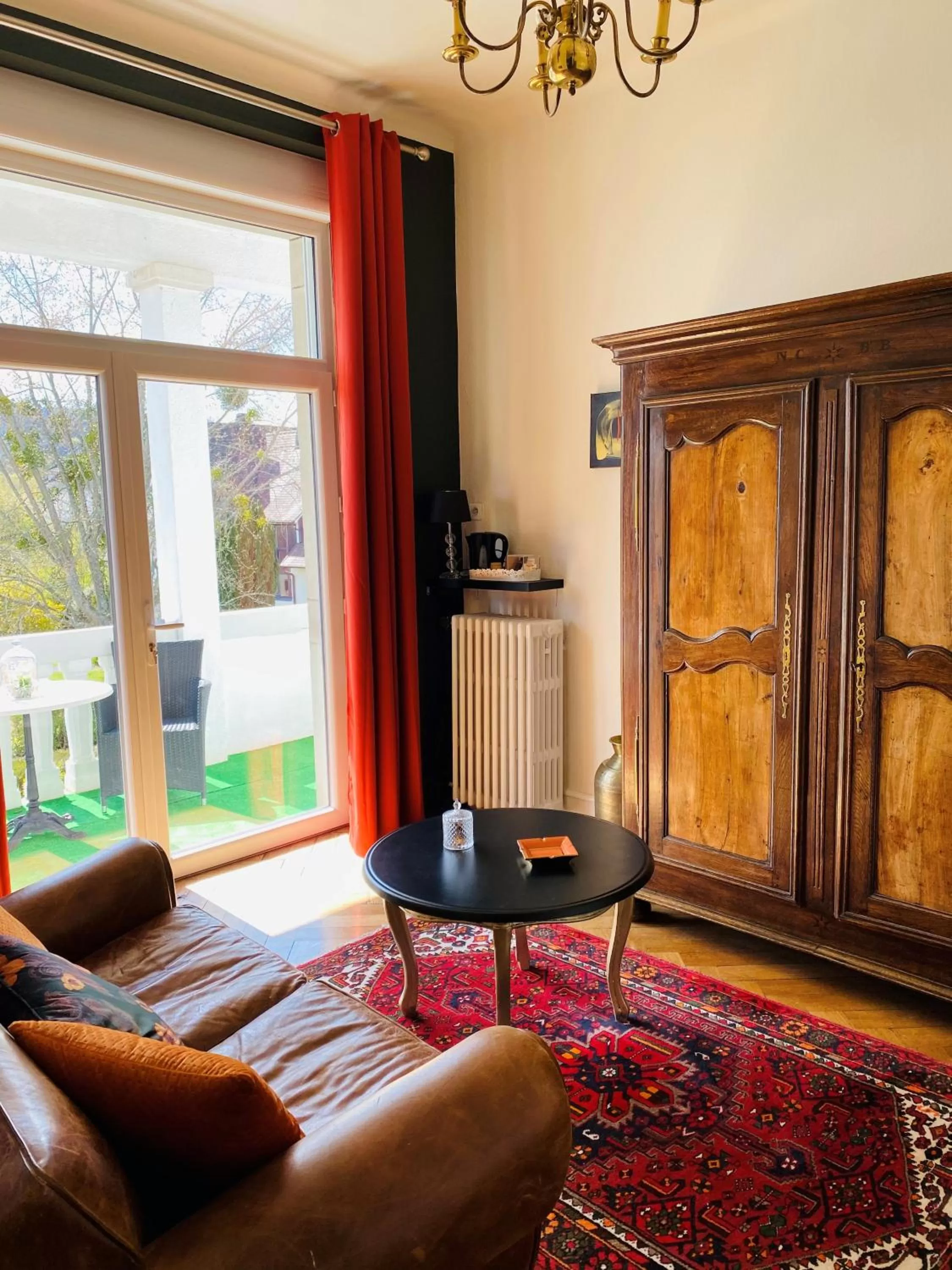 Living room, Seating Area in LA VILLA Hôtel-Restaurant