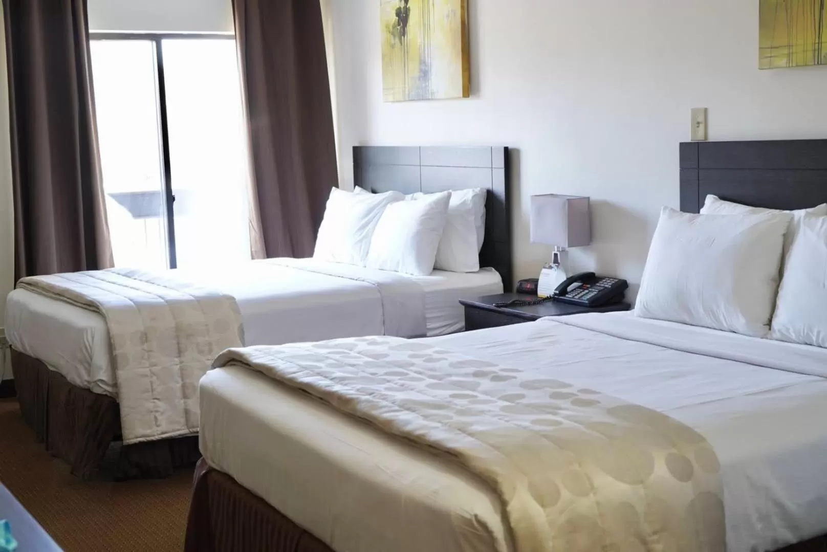 Bedroom, Bed in River Rapids Inn