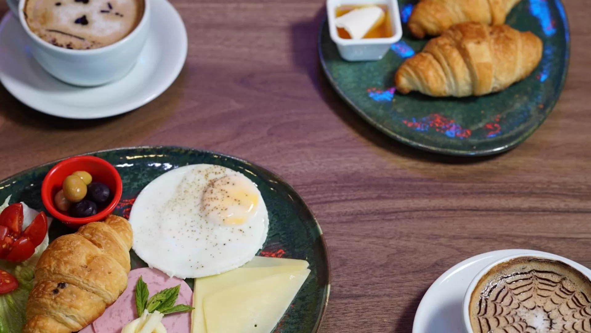 Breakfast in Homey AirPort Hotel