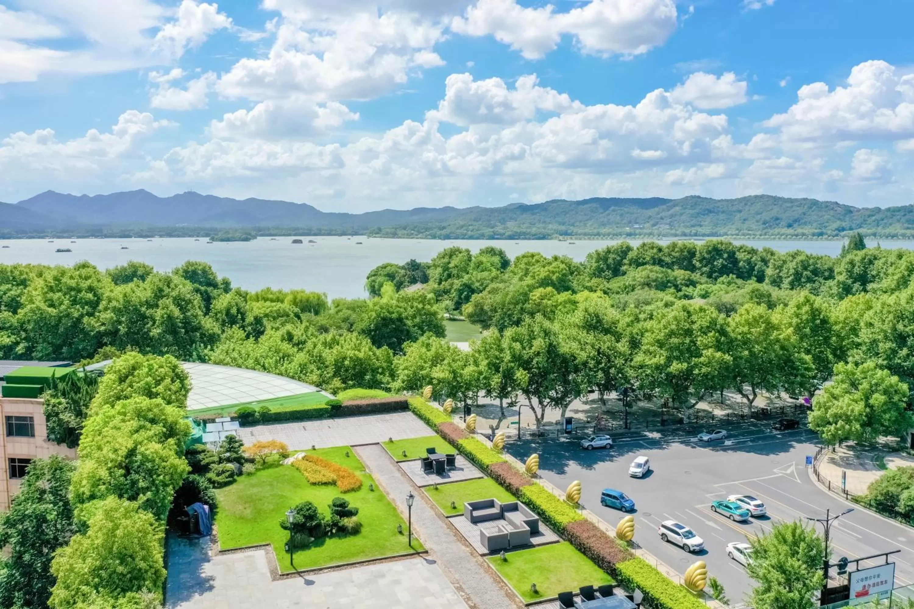Natural landscape in Sofitel Hangzhou Westlake - Few steps to West Lake, with panoramic lake view terrace