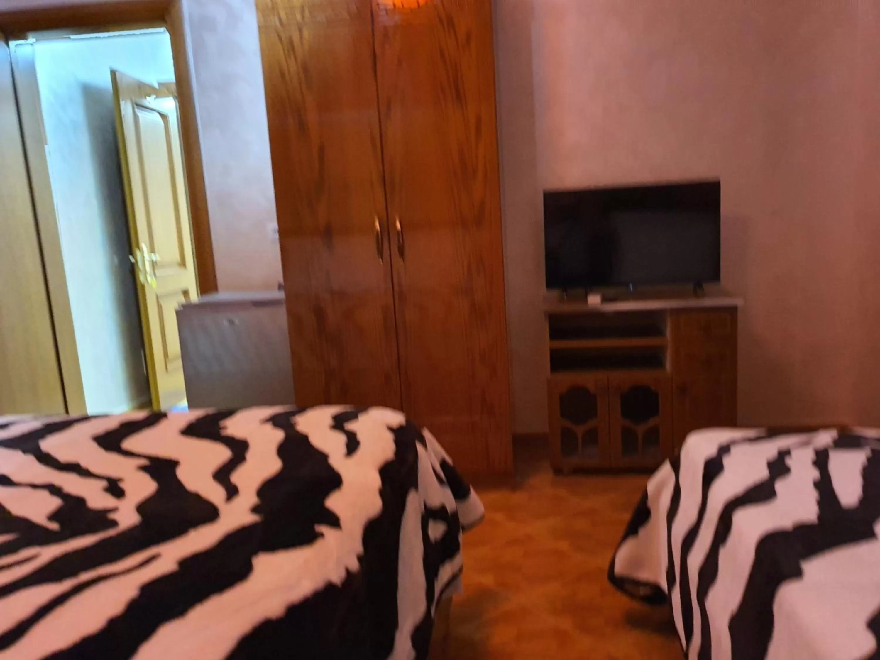 Bed in Kompleksi GJONI