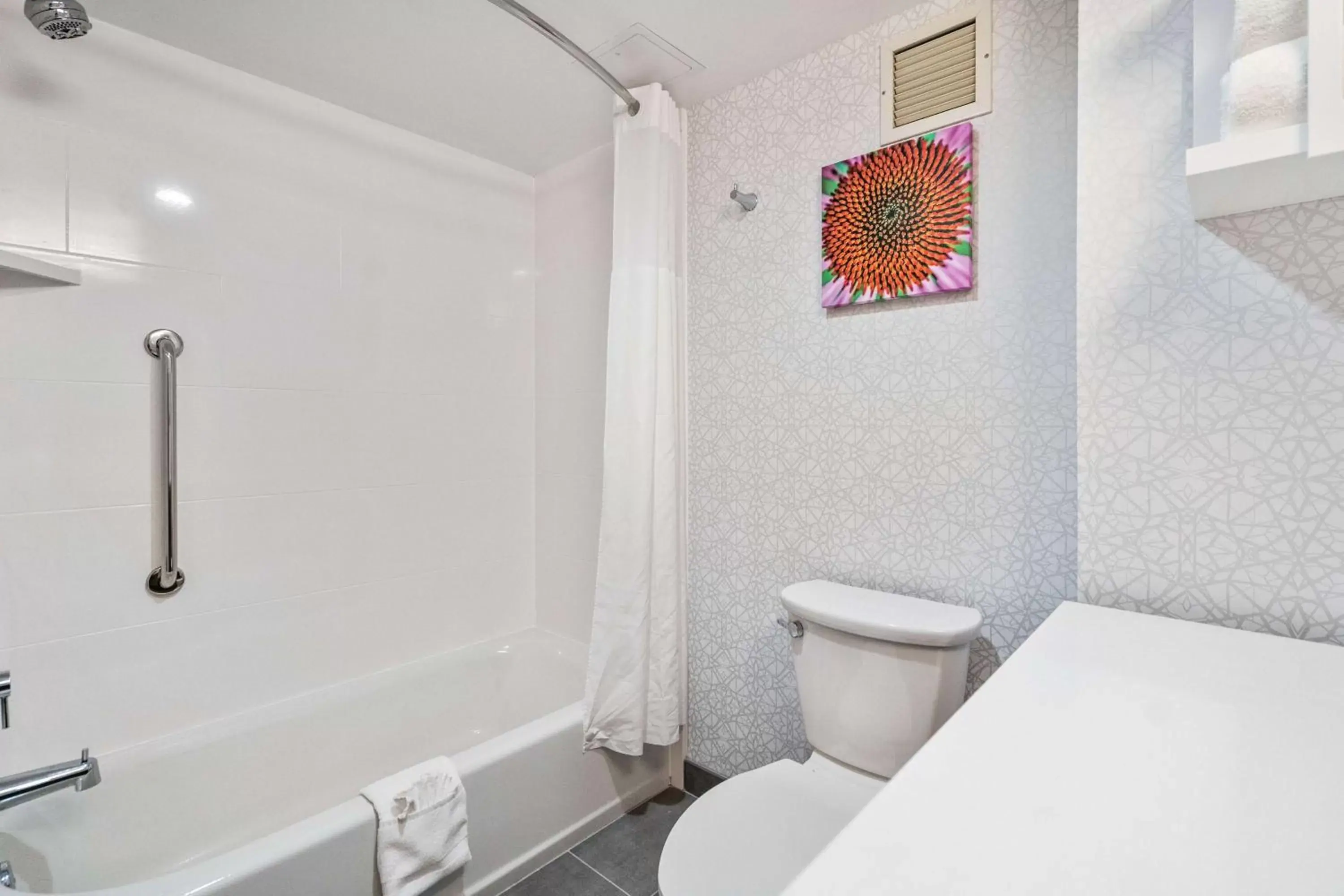 Queen Room With Two Queen Beds/ Hearing Access - Non Smoking in Hampton Inn Winchester Queen Room With Two Queen Beds/ Hearing Access - Non Smoking in Hampton Inn Winchester