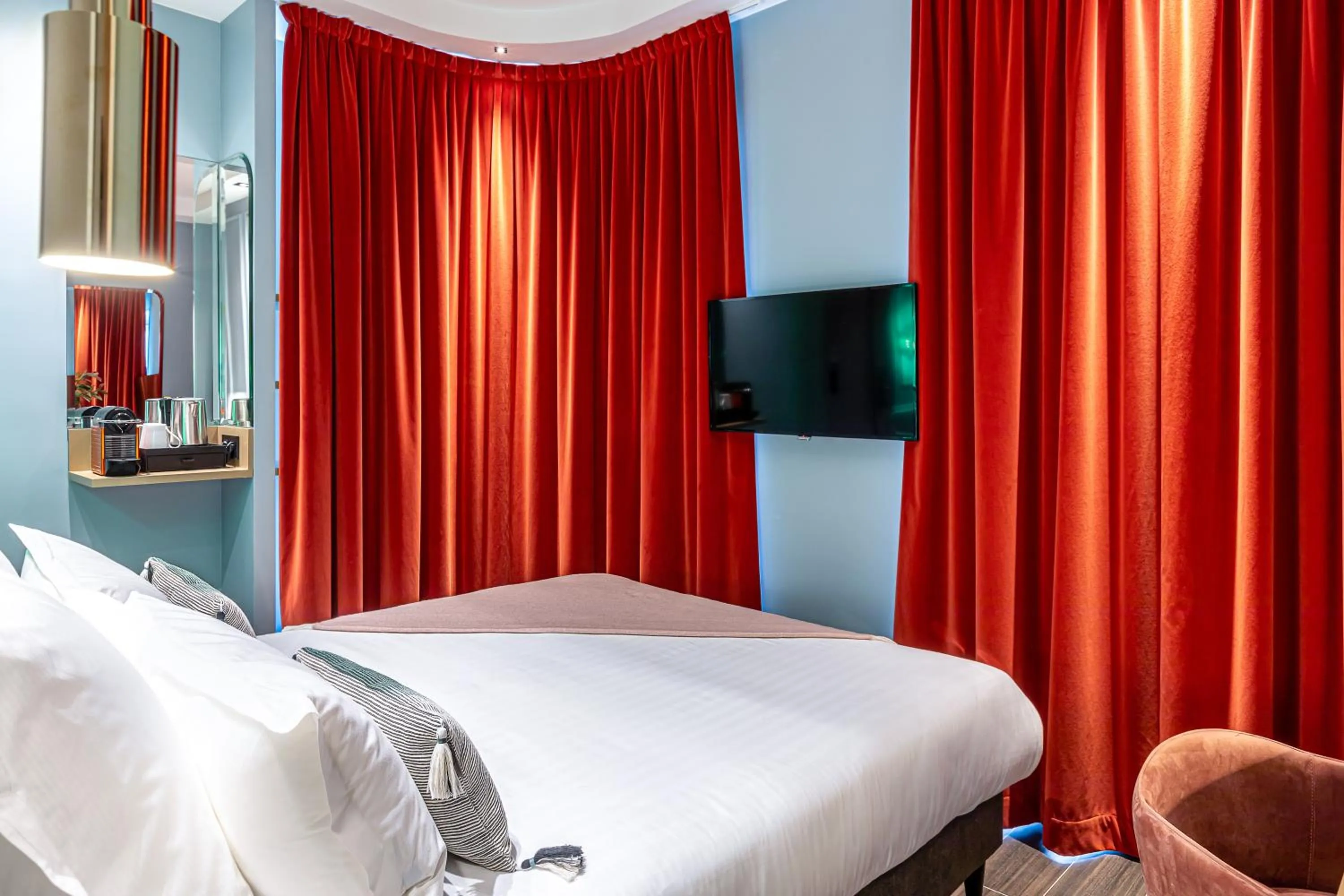 Bed in Hôtel Veryste & Spa Paris